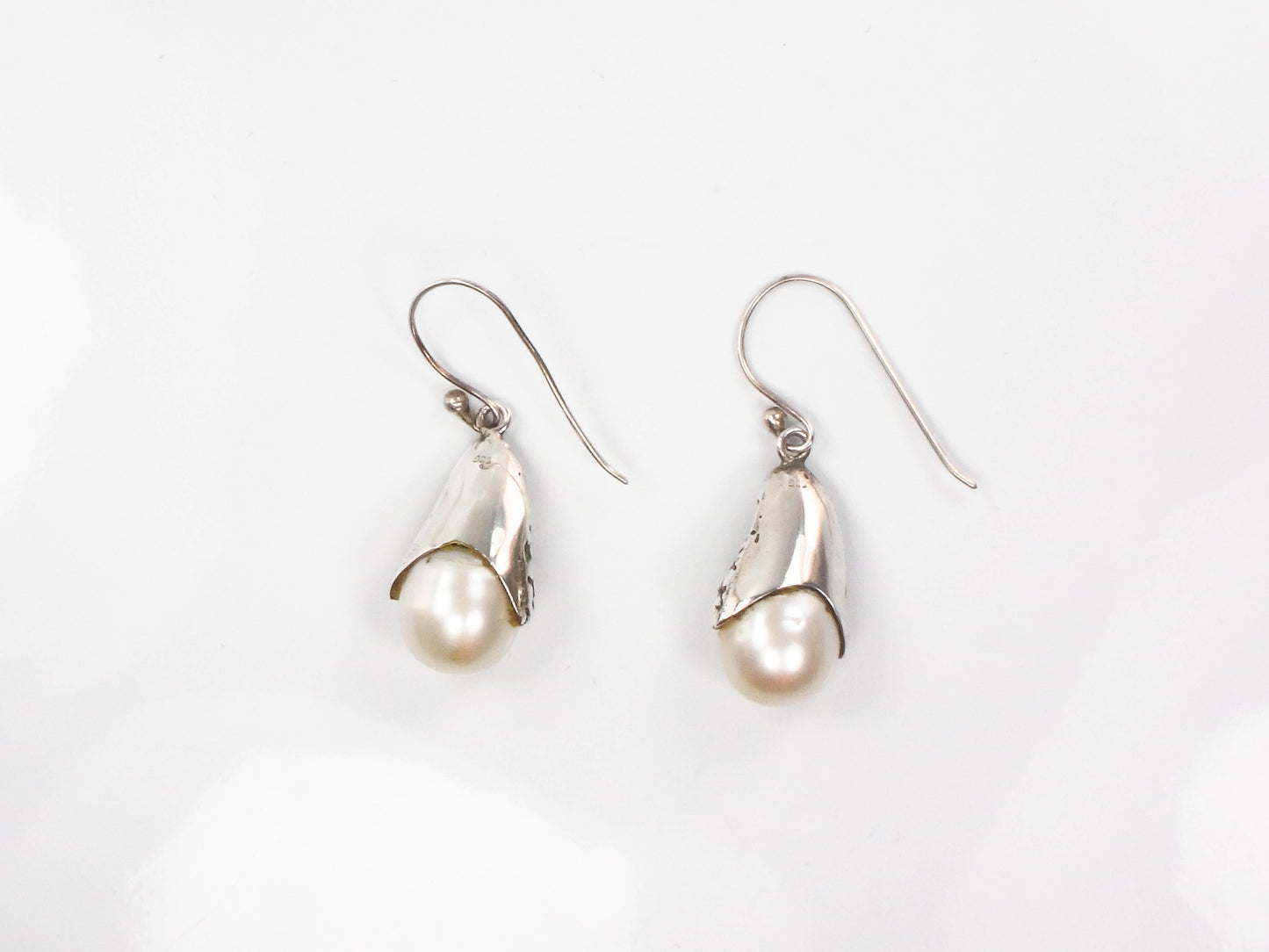 Vintage Sterling Silver Pearl Floral Dangle Earrings, Teardrop Shaped 925 White Pearl Drop Earrings with Ear Wires