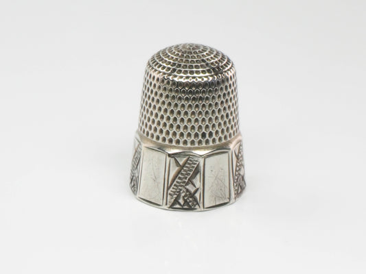 Vintage Simons Brothers Sterling Silver Sewing Thimble. Size 9
