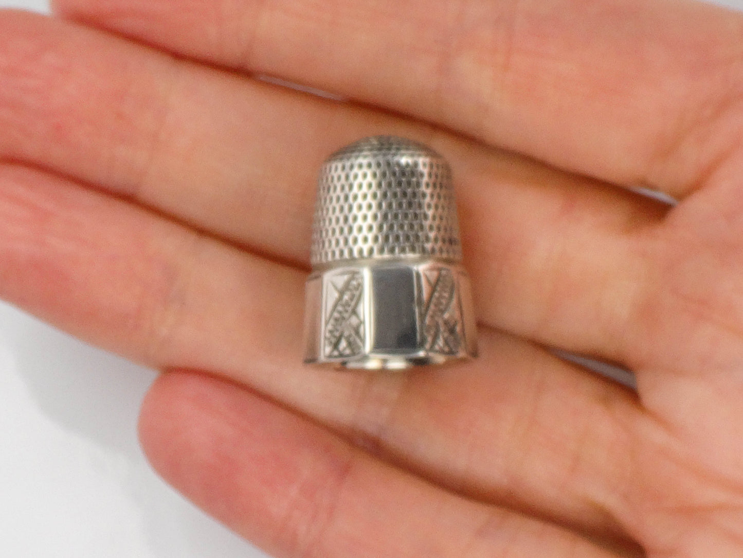 Vintage Simons Brothers Sterling Silver Sewing Thimble. Size 9