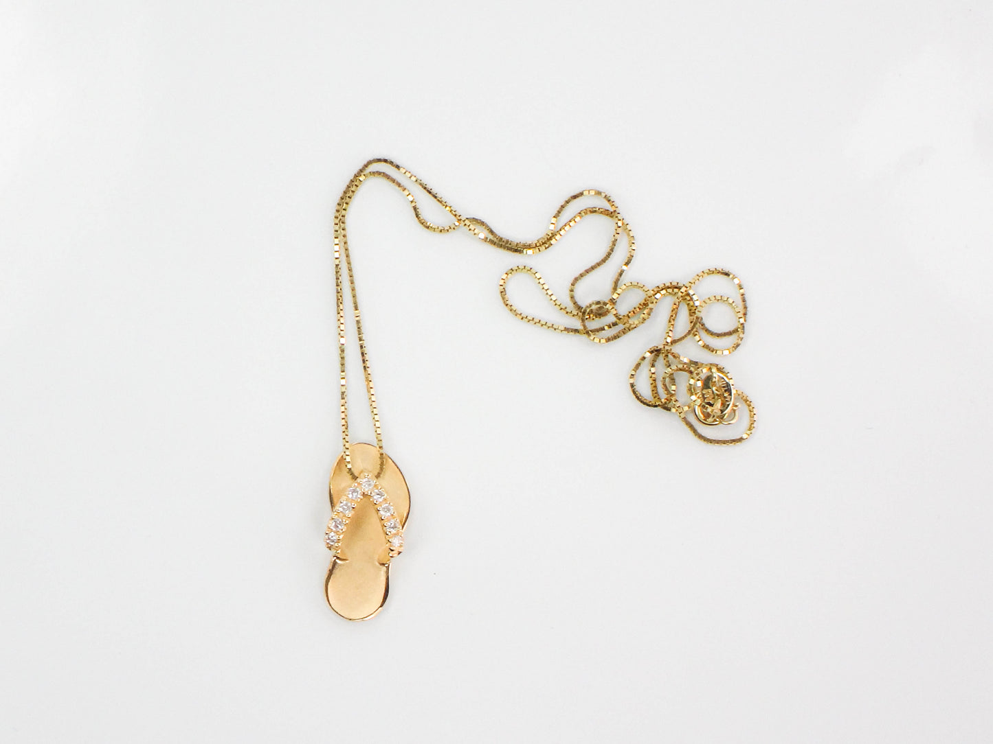 Na Hoku Hawaiin 14k Gold and Diamond Slipper Pendant Necklace, Yellow Gold Flip-Flop Sandal Charm 16", Pre-Owned