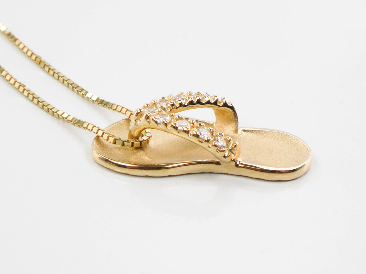 Na Hoku Hawaiin 14k Gold and Diamond Slipper Pendant Necklace, Yellow Gold Flip-Flop Sandal Charm 16", Pre-Owned