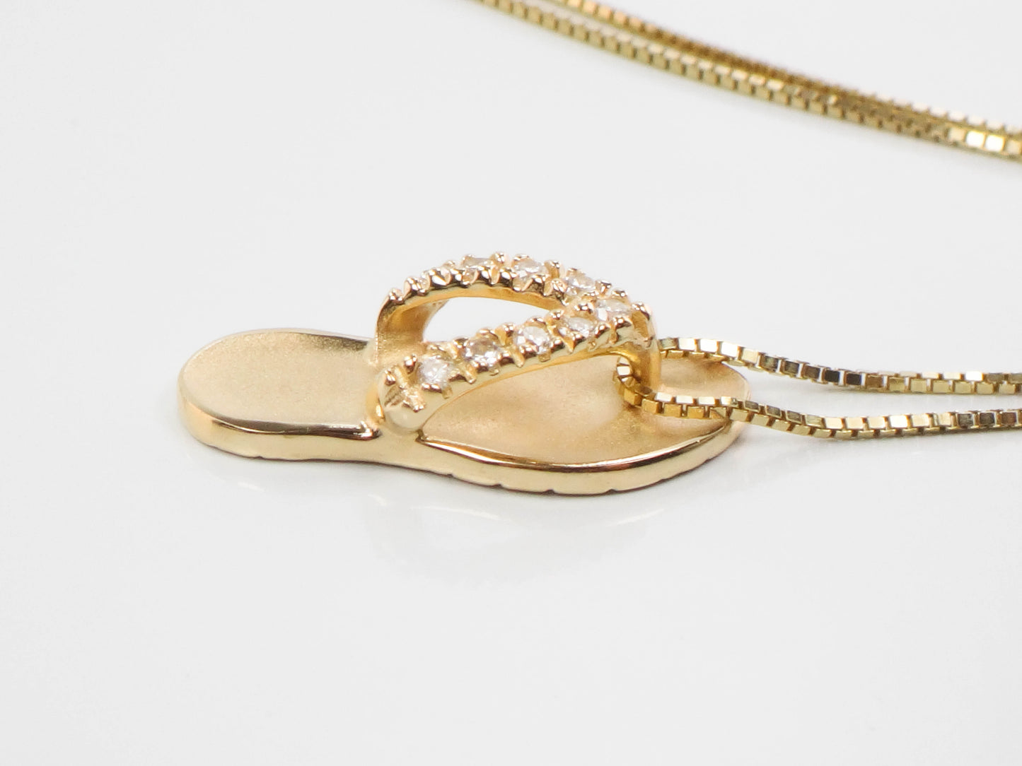 Na Hoku Hawaiin 14k Gold and Diamond Slipper Pendant Necklace, Yellow Gold Flip-Flop Sandal Charm 16", Pre-Owned