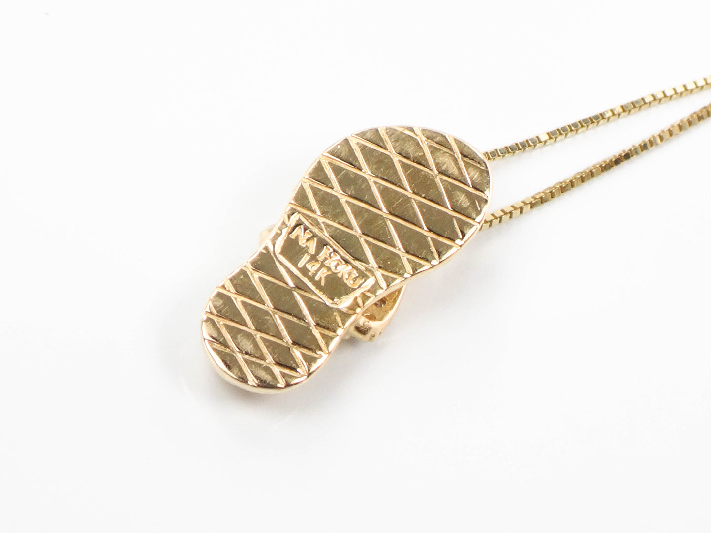 Na Hoku Hawaiin 14k Gold and Diamond Slipper Pendant Necklace, Yellow Gold Flip-Flop Sandal Charm 16", Pre-Owned