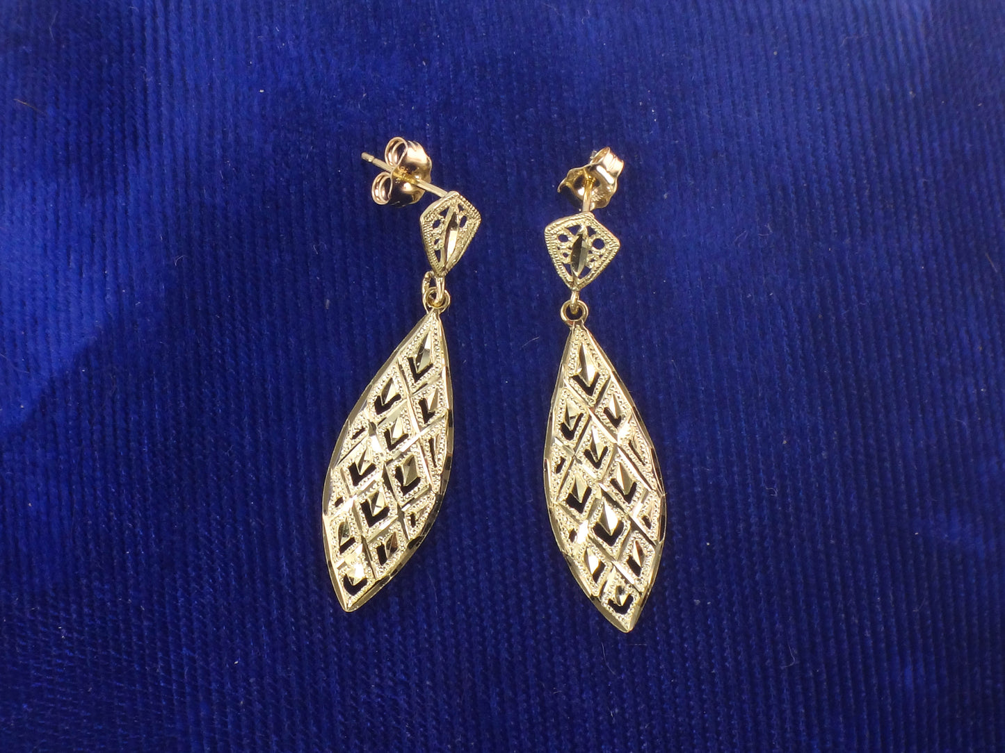 Vintage Solid 14k Yellow Gold Diamond Cut Pierced Design Dangle Earrings