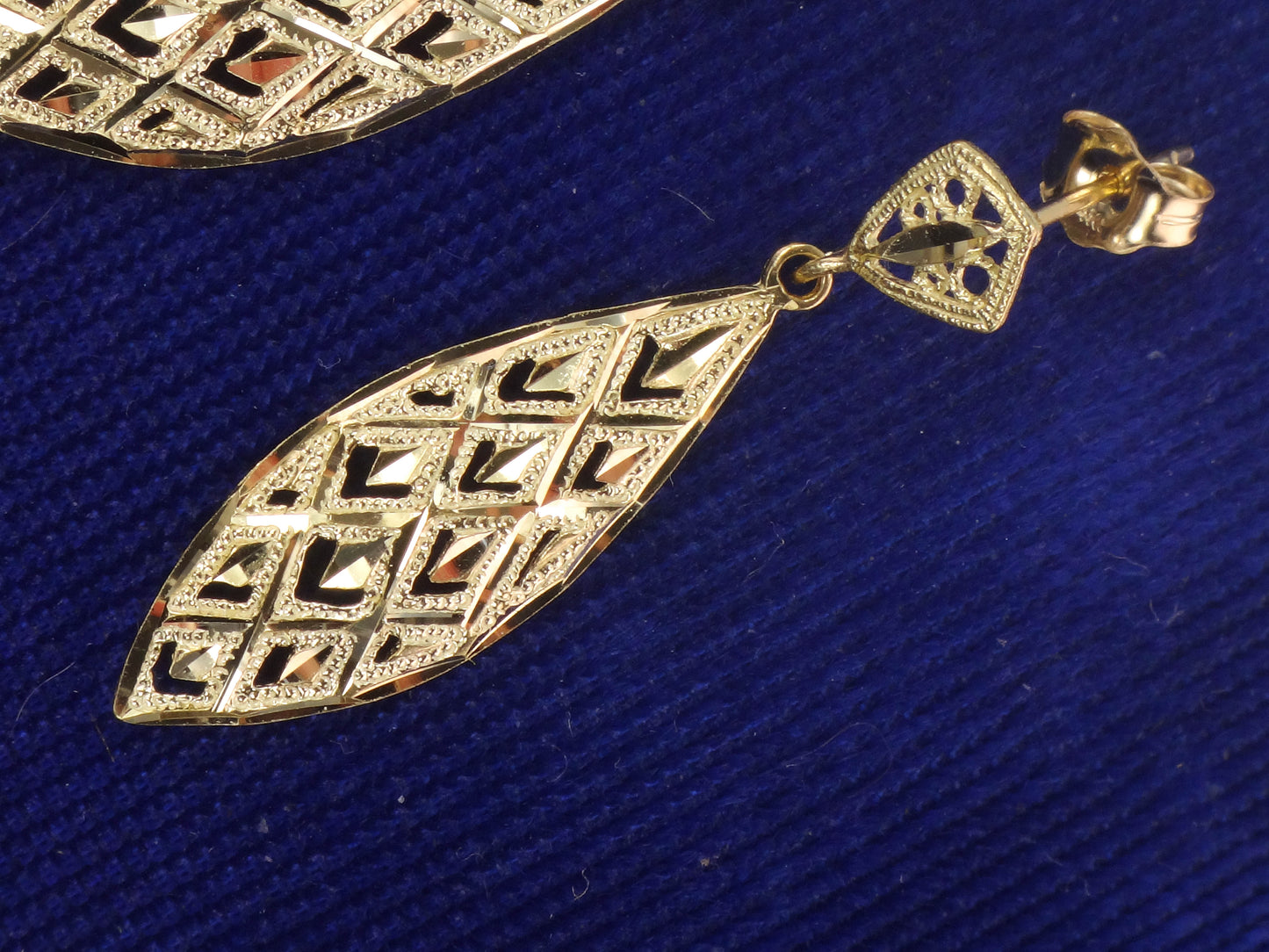 Vintage Solid 14k Yellow Gold Diamond Cut Pierced Design Dangle Earrings