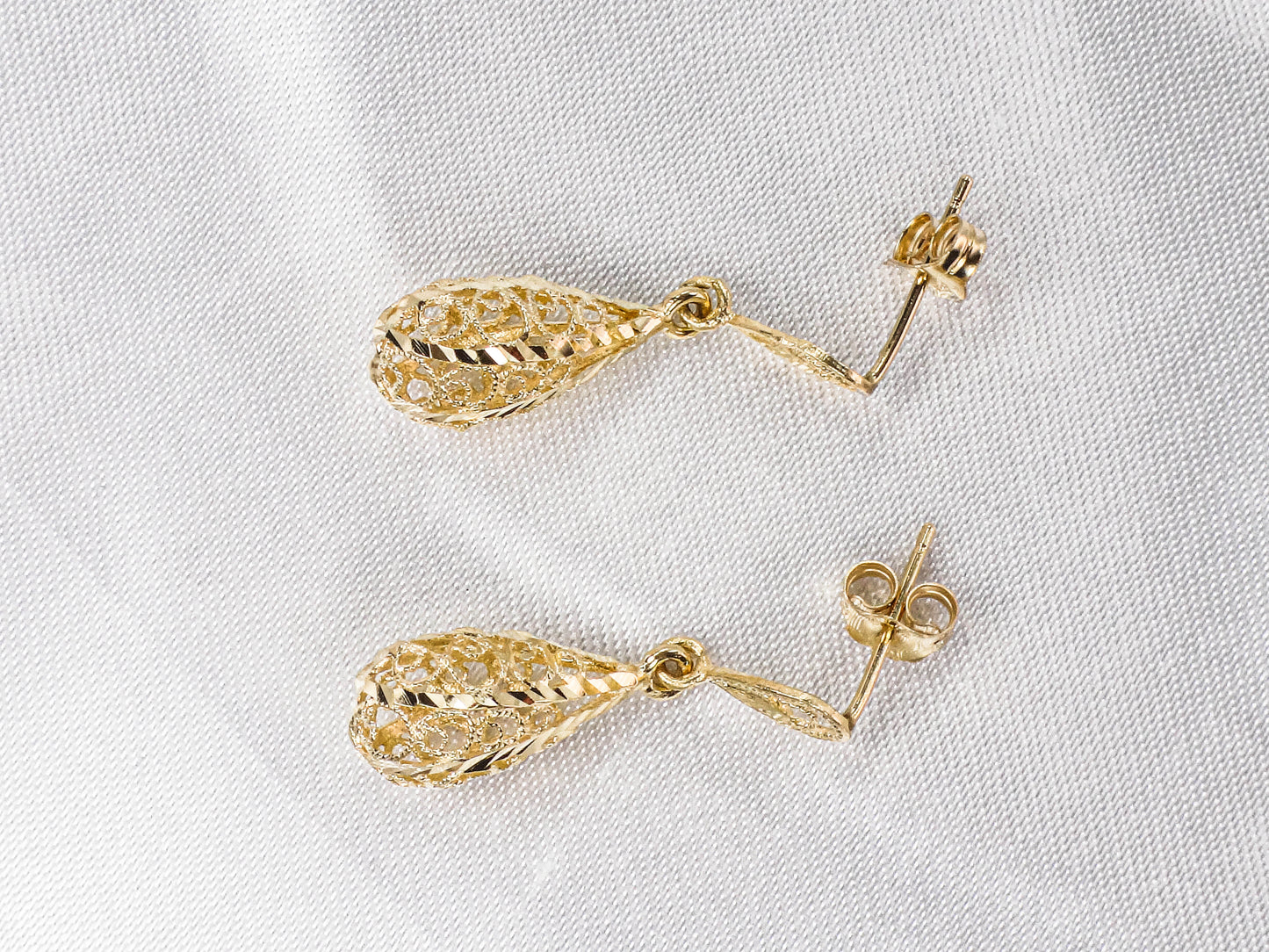 Vintage Solid 14k Yellow Gold Teardrop Filigree Dangle Earrings