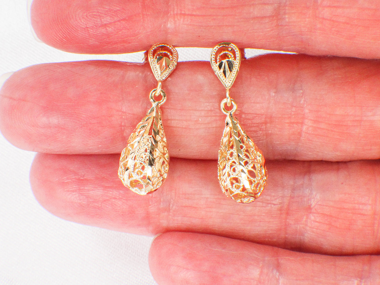 Vintage Solid 14k Yellow Gold Teardrop Filigree Dangle Earrings