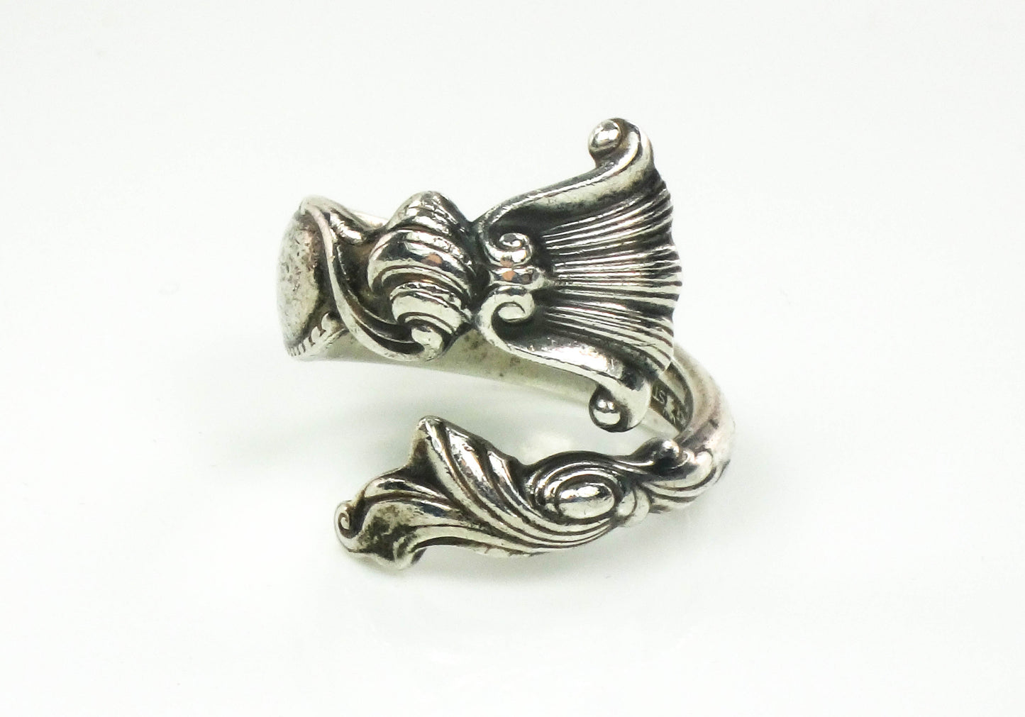 Vintage Wallace Romance of The Sea Sterling Silver Spoon Ring with Shell and Ocean Waves