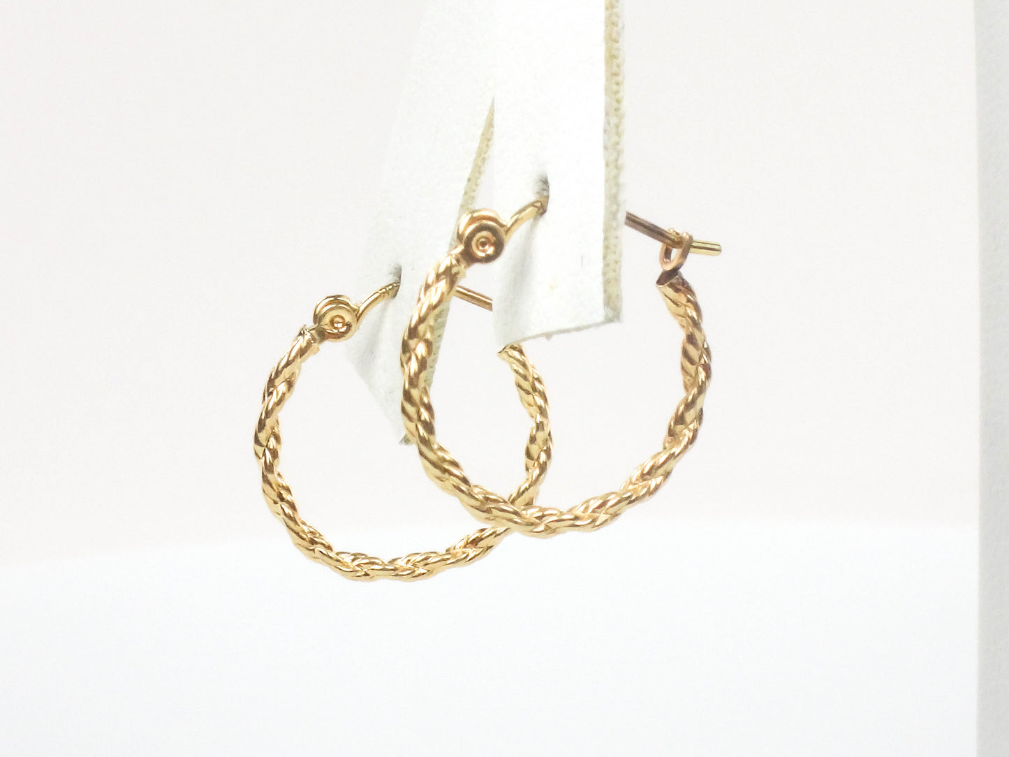 Vintage 14k Yellow Gold Small Twisted Circle Hoop Earrings