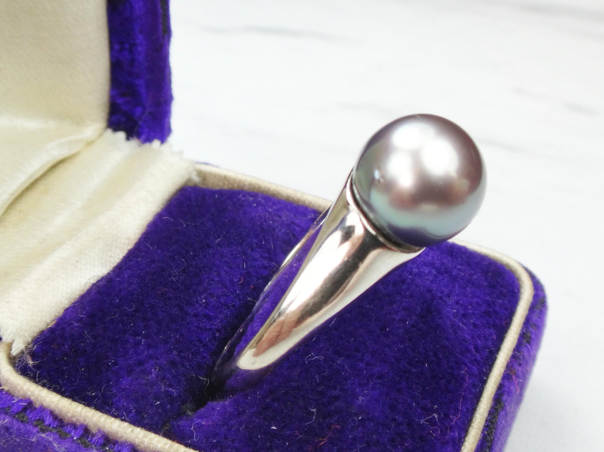 Vintage 14k White Gold Black Tahitian Pearl Ring - Modernist Style, Size 7, 8.5 MM