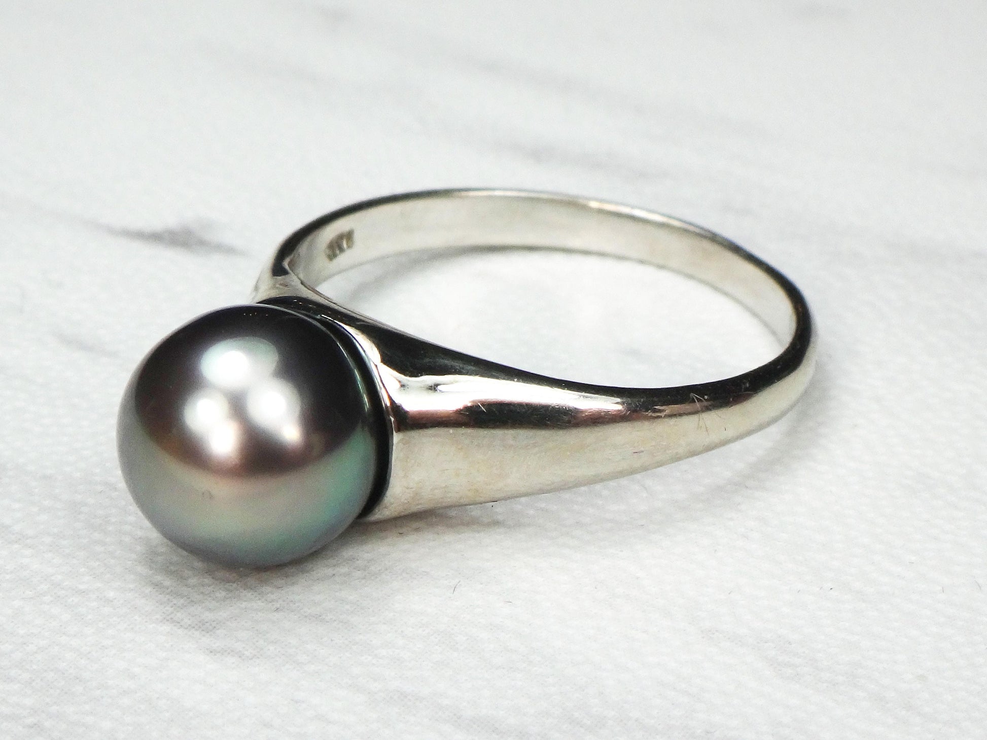 Vintage 14k White Gold Black Tahitian Pearl Ring - Modernist Style, Size 7, 8.5 MM