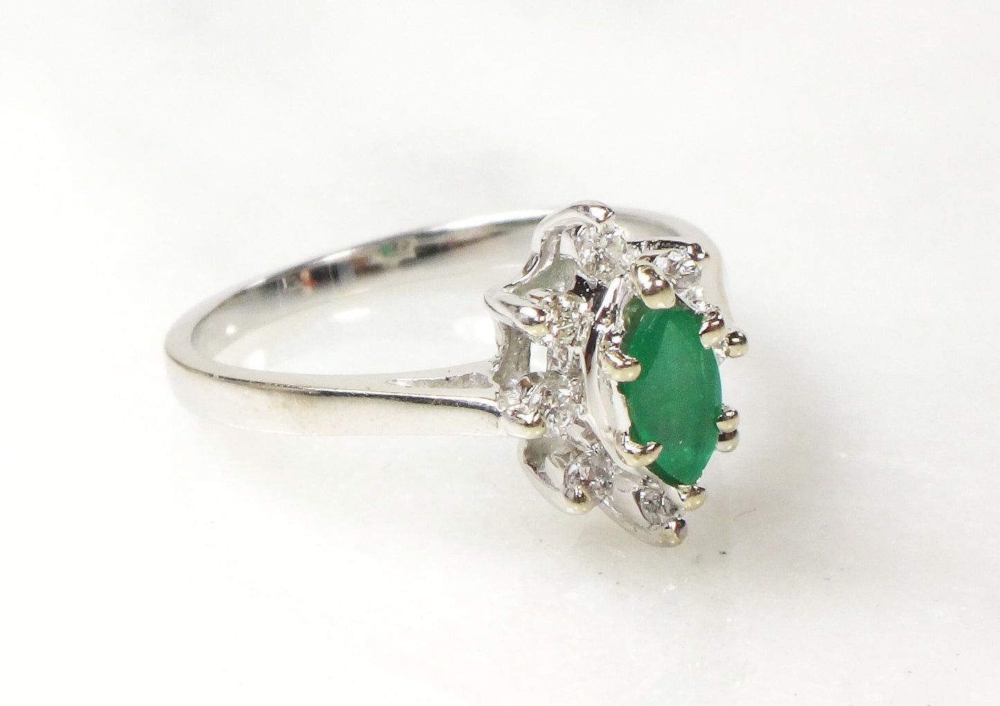 Vintage 14k White Gold Natural Emerald and Diamond Halo Ring May Birthstone Size 5.75