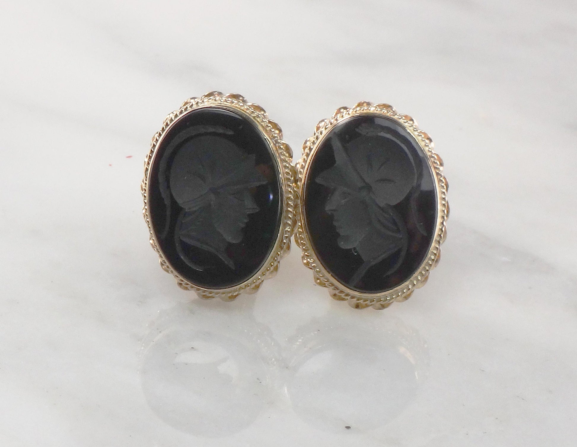 Vintage 14k Gold Black Onyx Intaglio Cufflinks: Roman Soldier Design