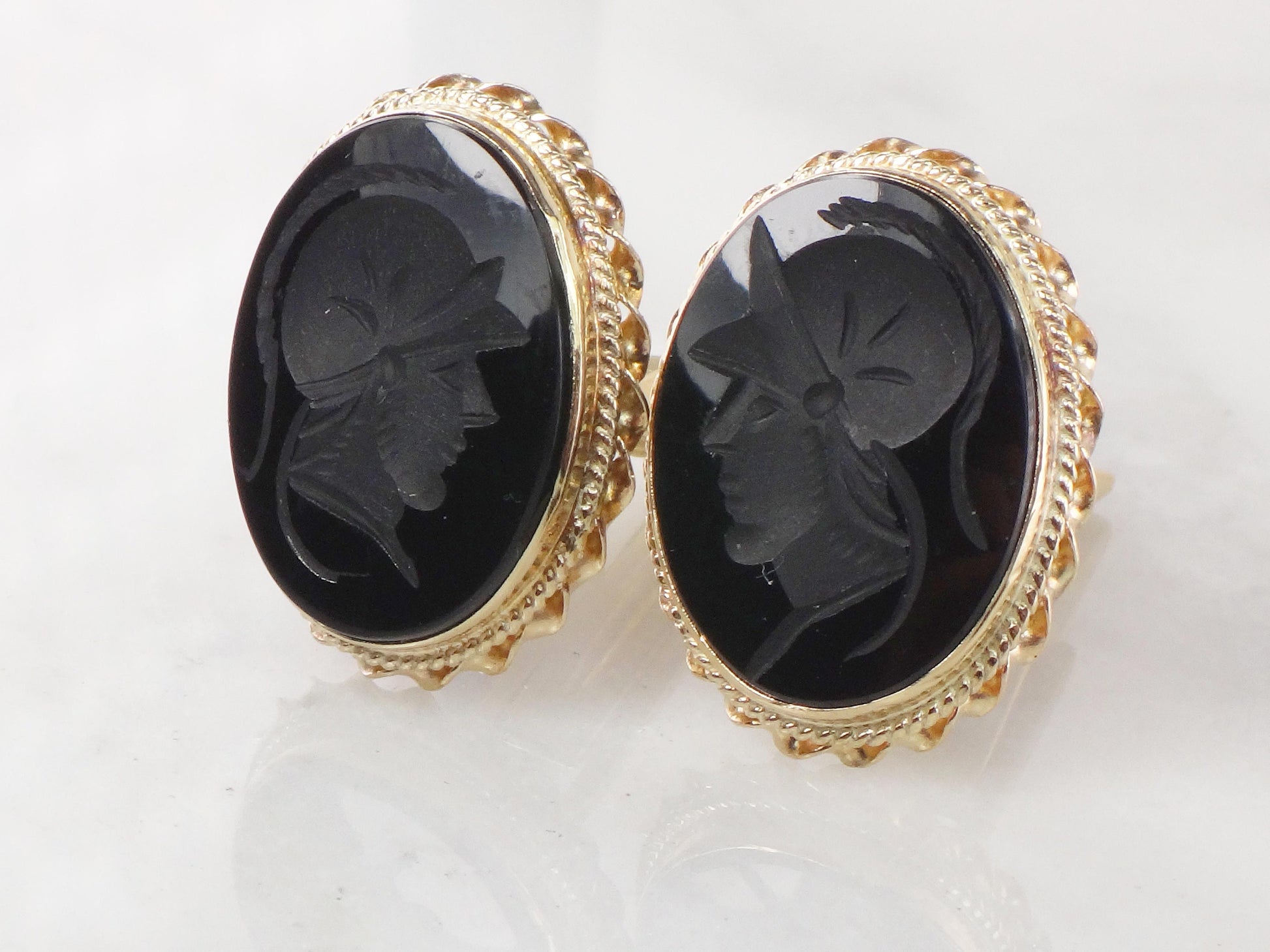 Vintage 14k Gold Black Onyx Intaglio Cufflinks: Roman Soldier Design
