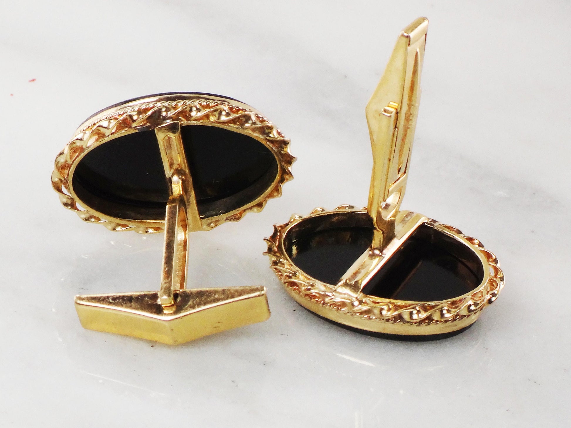 Vintage 14k Gold Black Onyx Intaglio Cufflinks: Roman Soldier Design