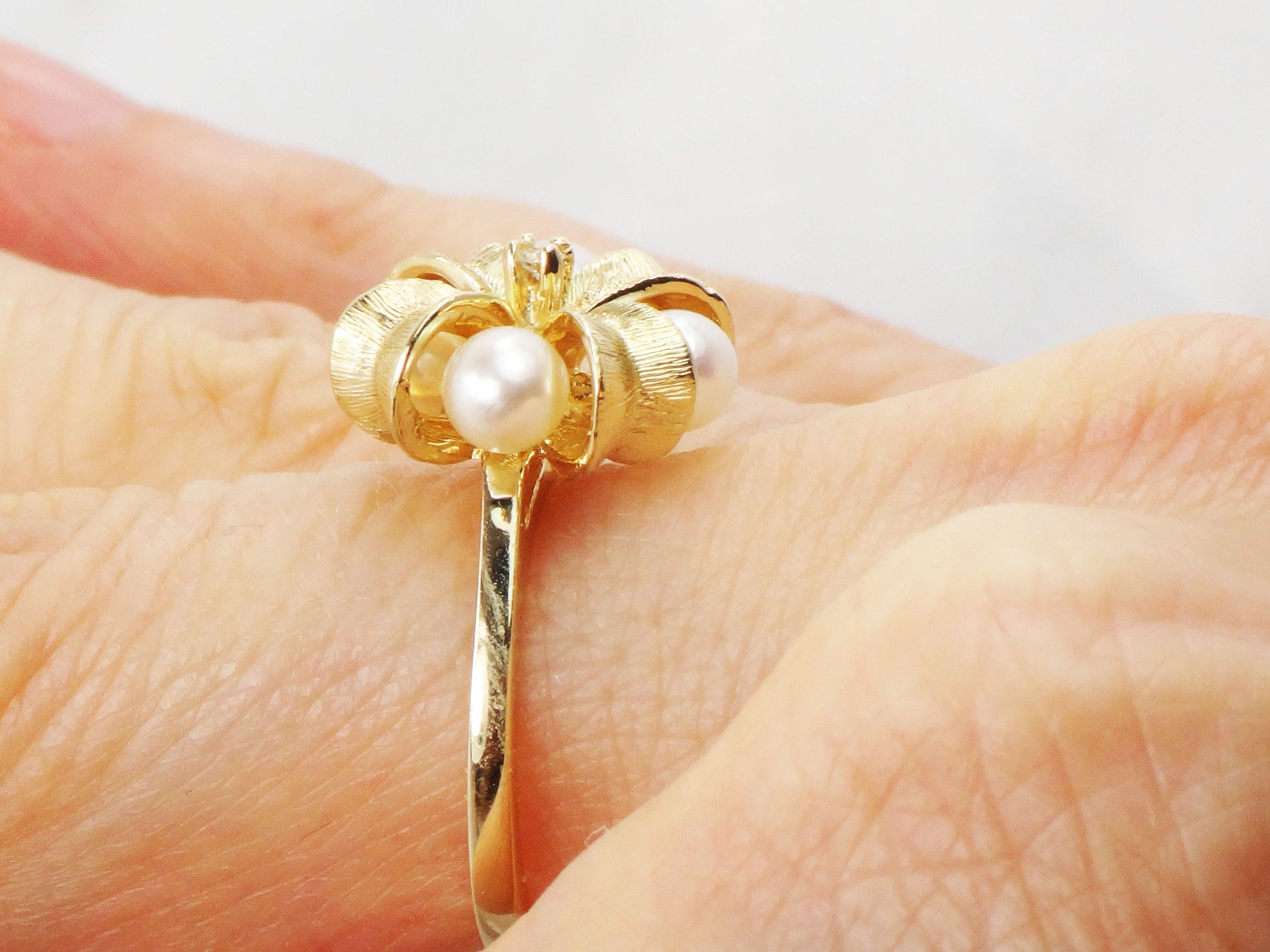 Vintage 14k Yellow Gold Pearl Diamond Ring: Bow Ribbon Design