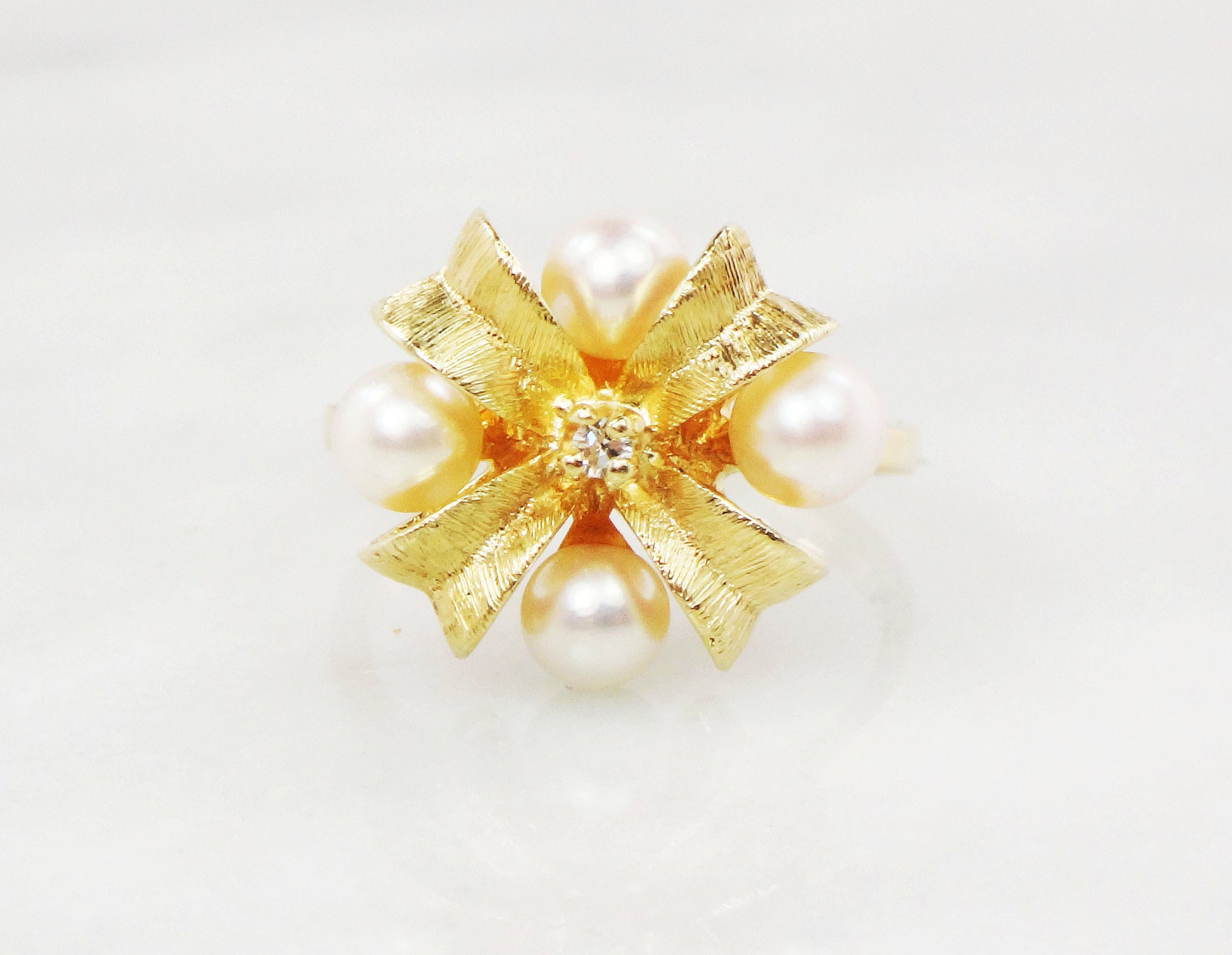 Vintage 14k Yellow Gold Pearl Diamond Ring: Bow Ribbon Design
