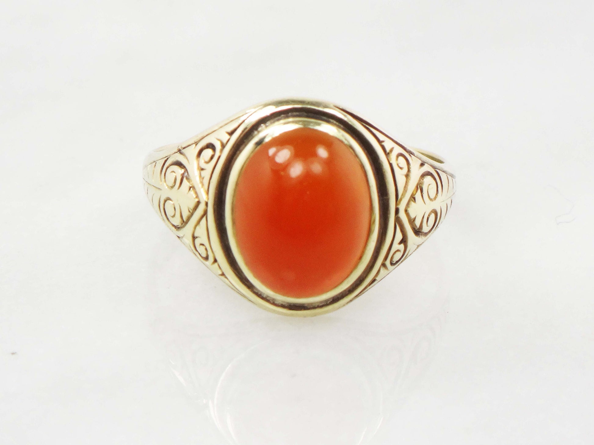 Vintage Art Deco 14k Yellow Gold Carnelian Ring with Engraved Sides - Size 5.25