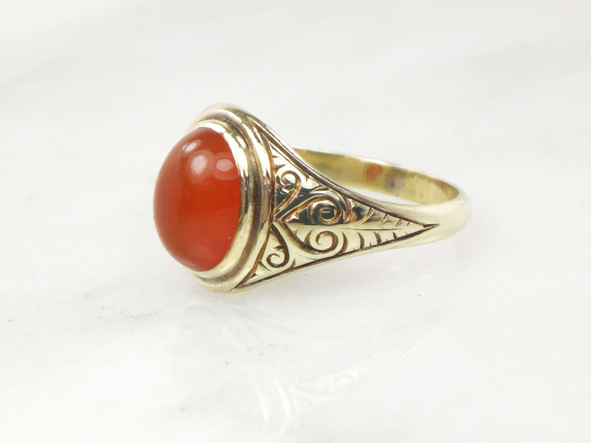 Vintage Art Deco 14k Yellow Gold Carnelian Ring with Engraved Sides - Size 5.25