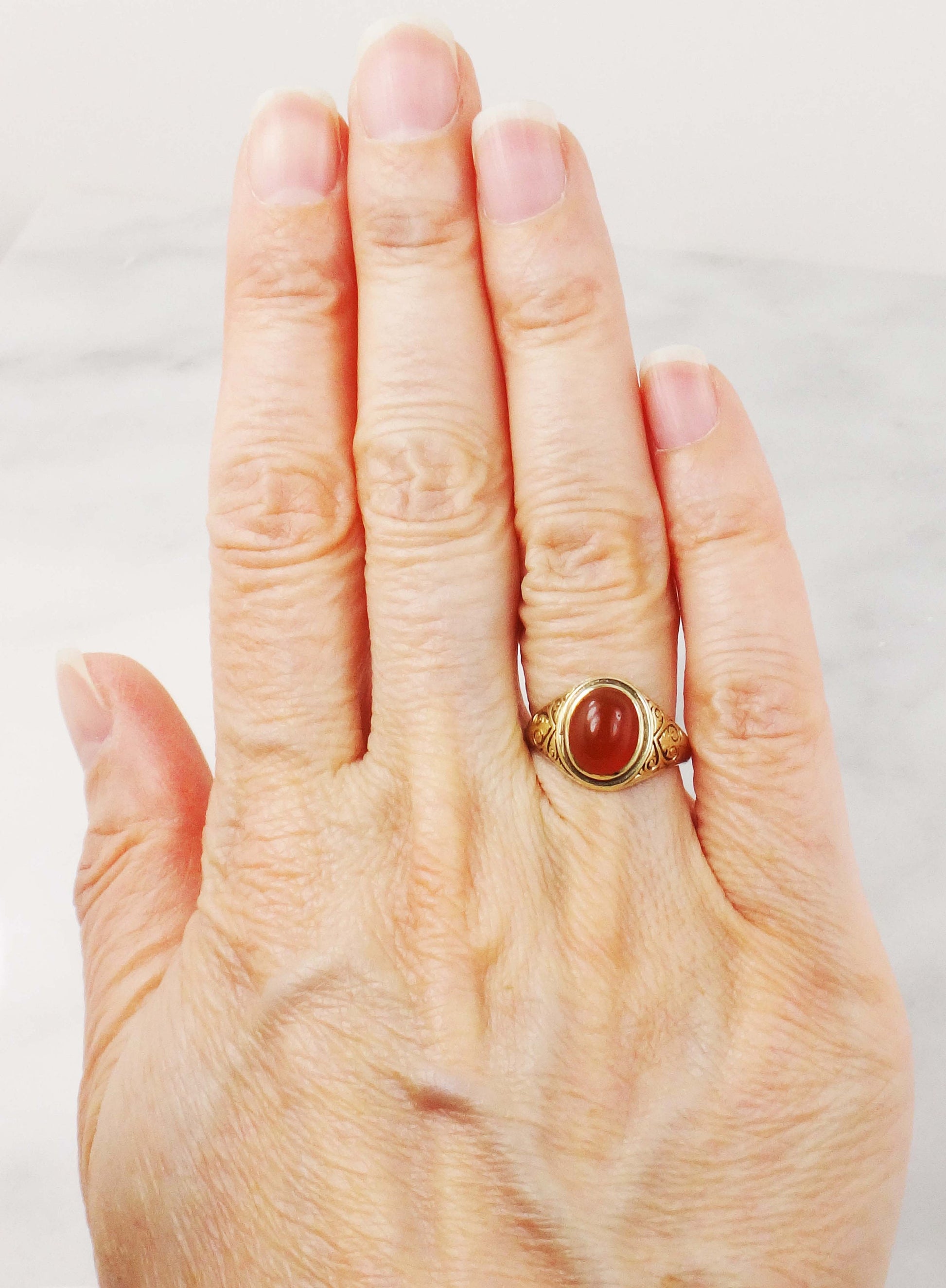 Vintage Art Deco 14k Yellow Gold Carnelian Ring with Engraved Sides - Size 5.25