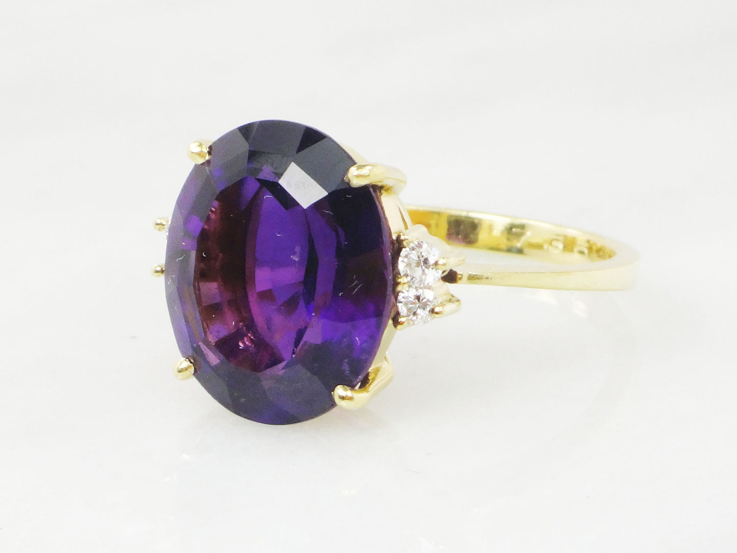 Vintage 18k Yellow Gold Amethyst Ring with Diamond Accents