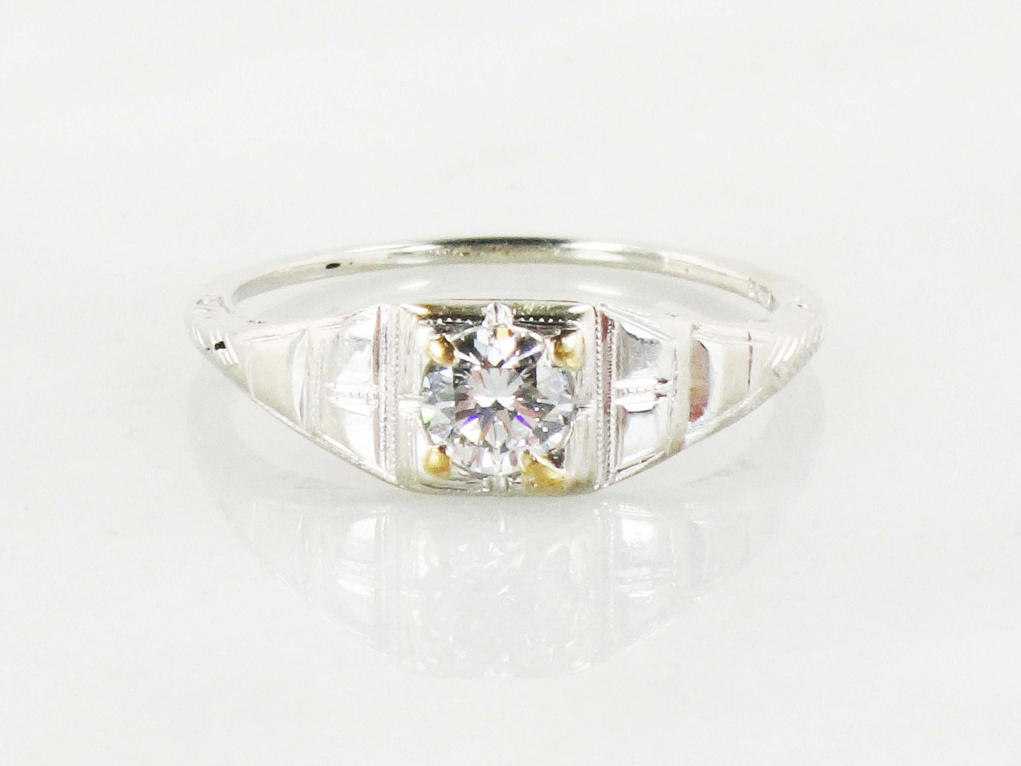 Art Deco 18k Gold Diamond Engagement Ring: Vintage 1930s Round Cut