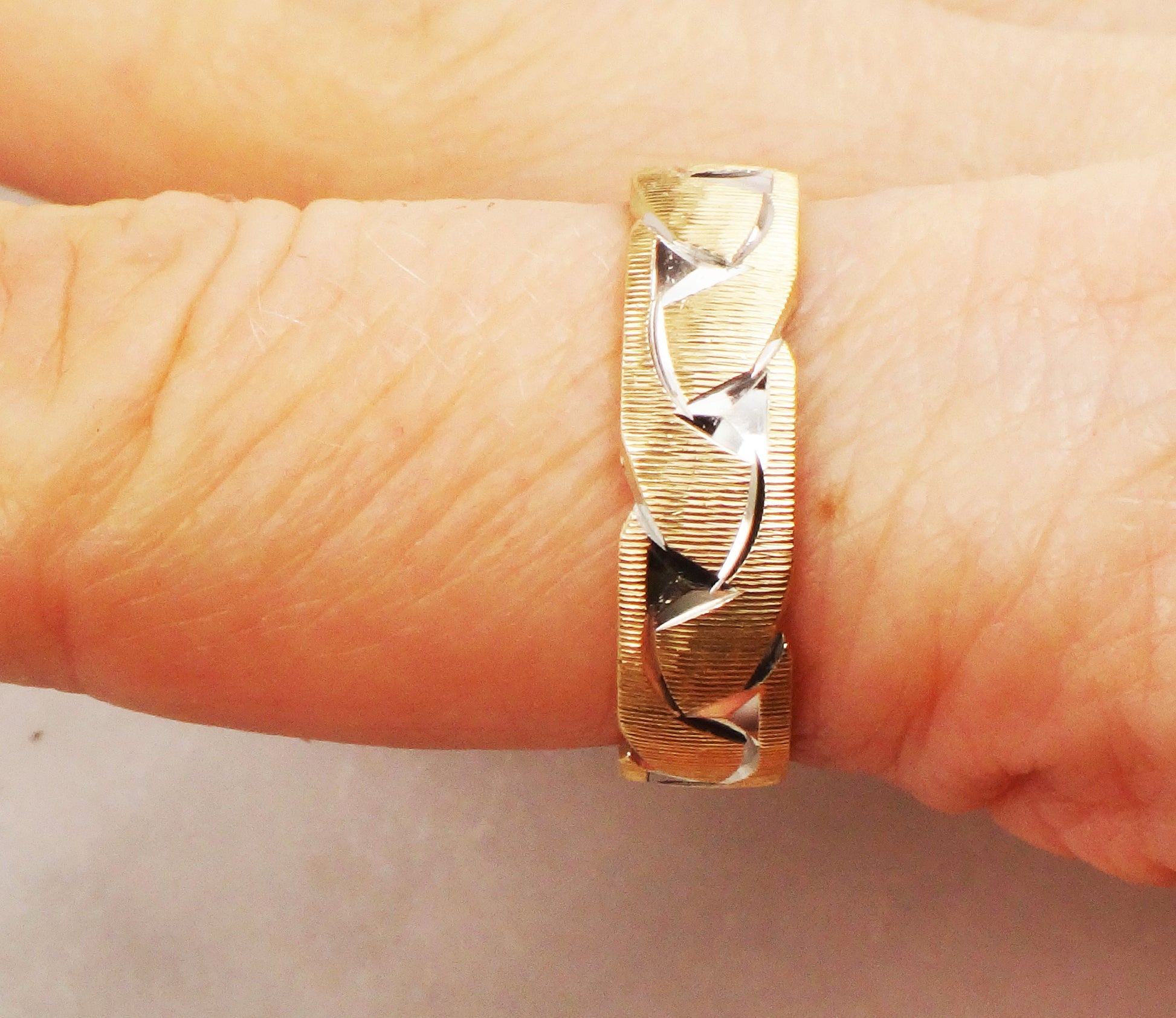 Vintage 14k Two Tone Gold Link Design Wedding Band - Size 9.25