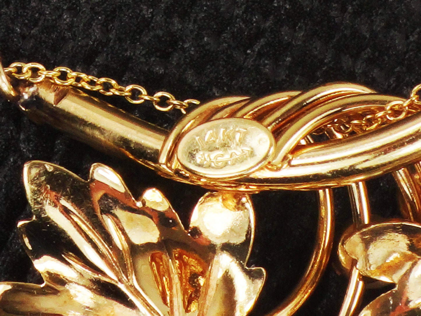 Vintage 14k Gold Pearl Leaf Necklace - Carl Art Floral Pendant