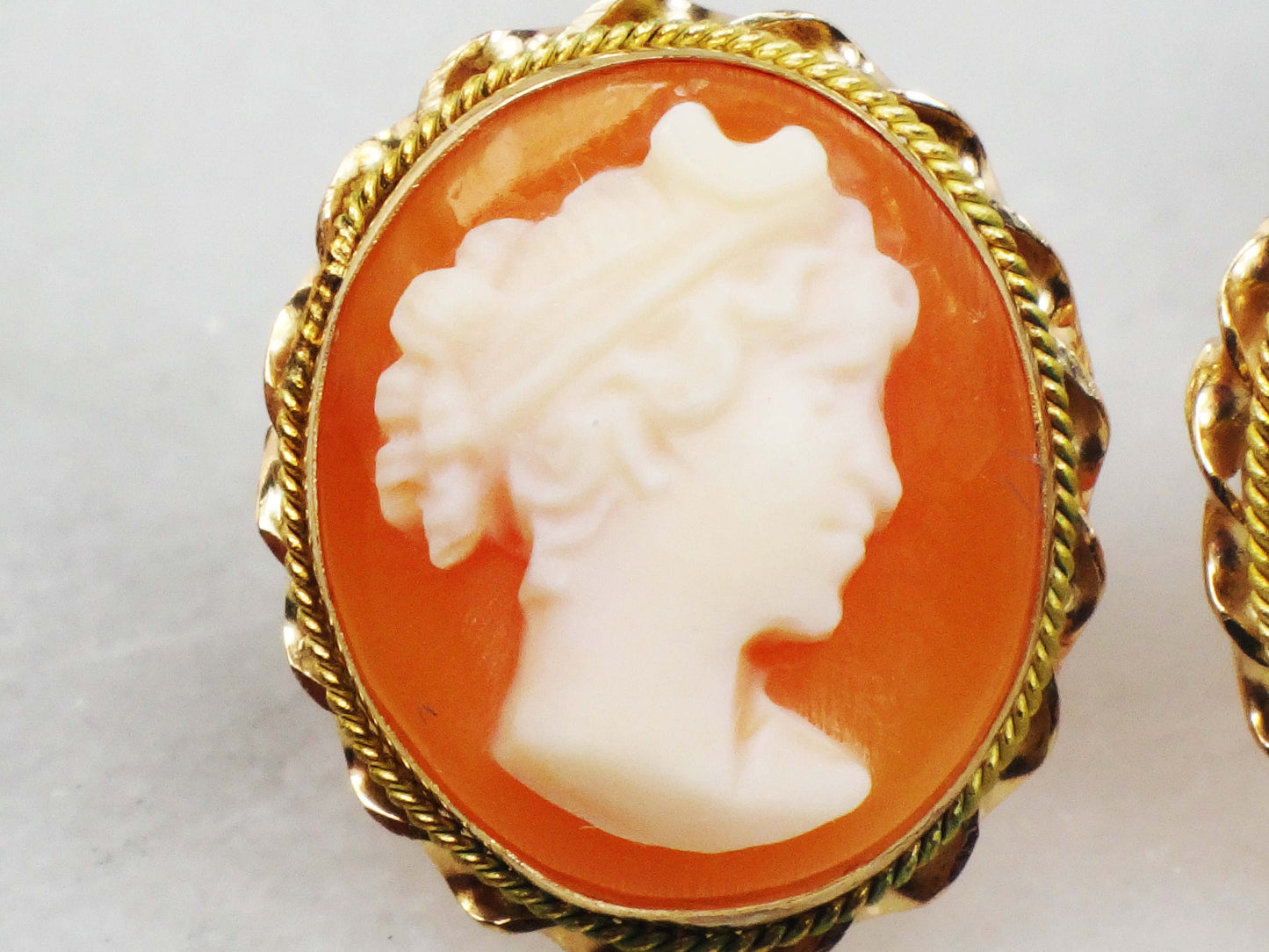 Vintage 14k Gold Shell Cameo Stud Earrings Oval Moon Goddess Cameo Earrings