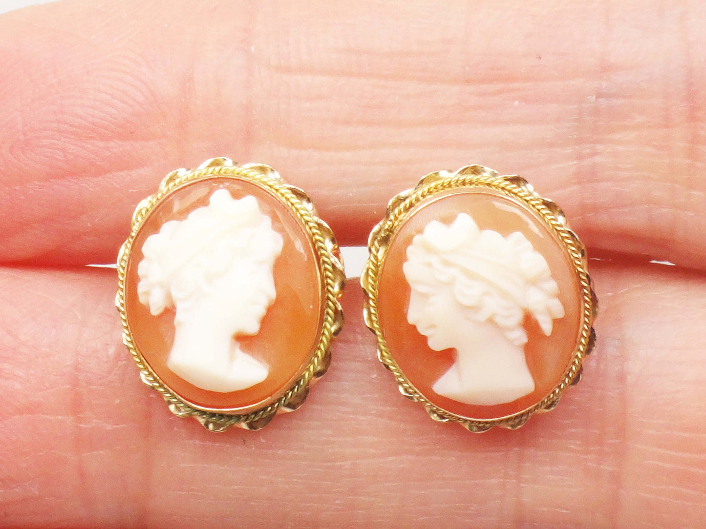 Vintage 14k Gold Shell Cameo Stud Earrings Oval Moon Goddess Cameo Earrings