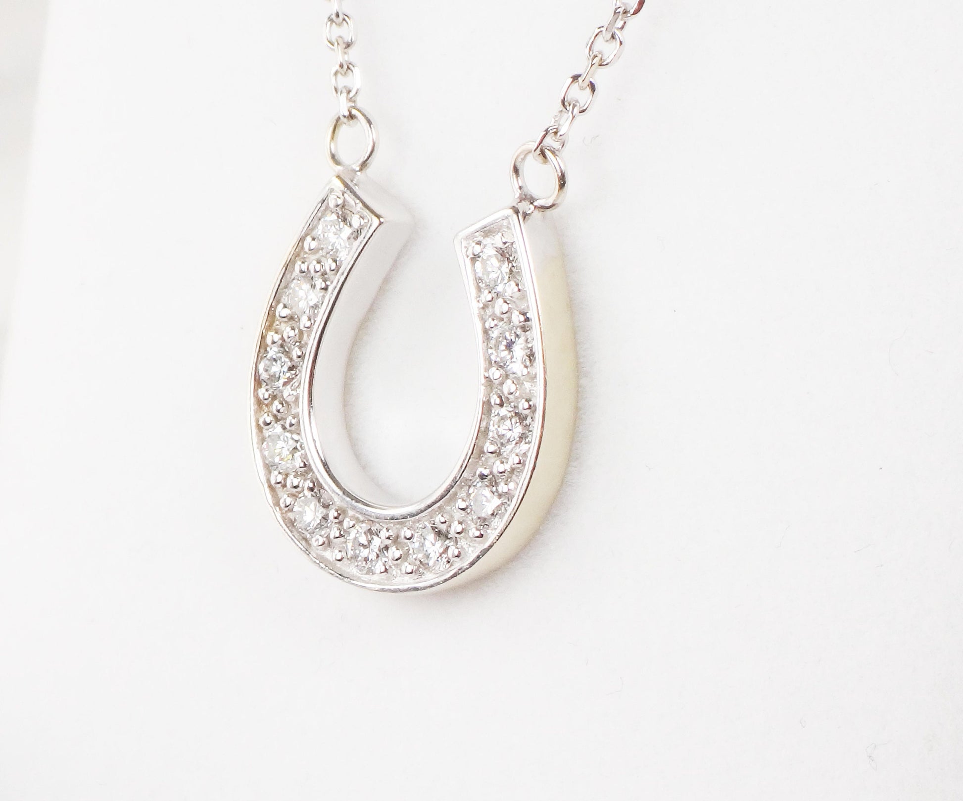 Vintage 14k White Gold Large Natural Diamond Horseshoe Necklace Approximately 1.25 CTS TDW 19.5"