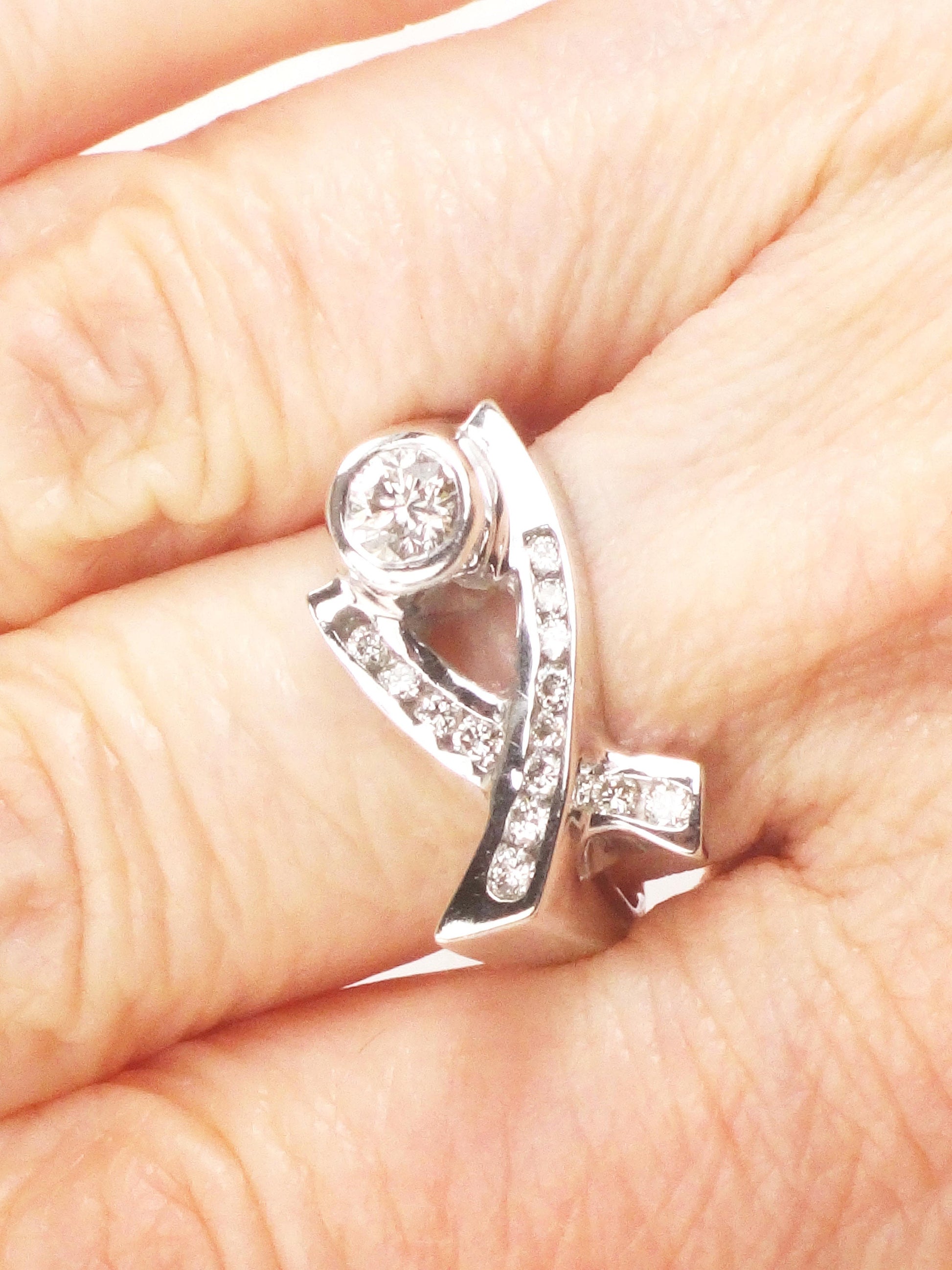 Vintage 14k White Gold Diamond XO Ring - Size 6