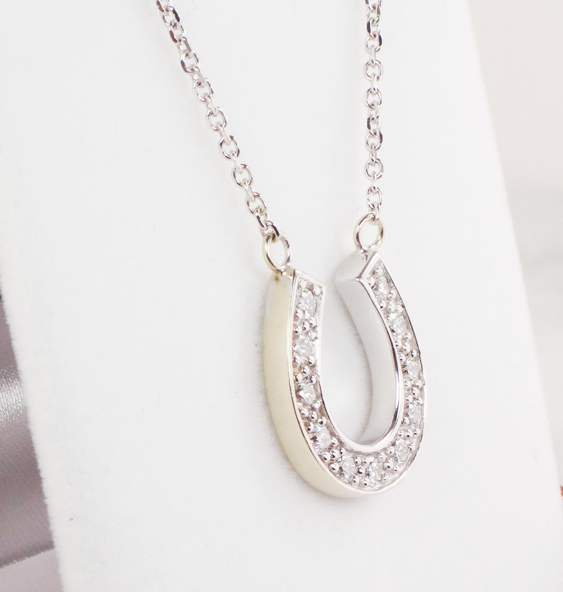 Vintage 14k White Gold Large Natural Diamond Horseshoe Necklace Approximately 1.25 CTS TDW 19.5"