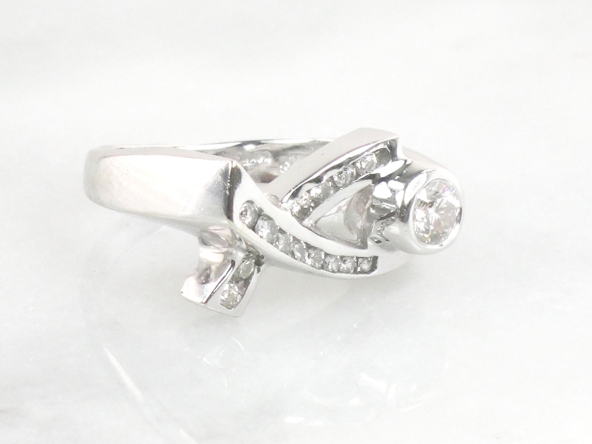 Vintage 14k White Gold Diamond XO Ring - Size 6