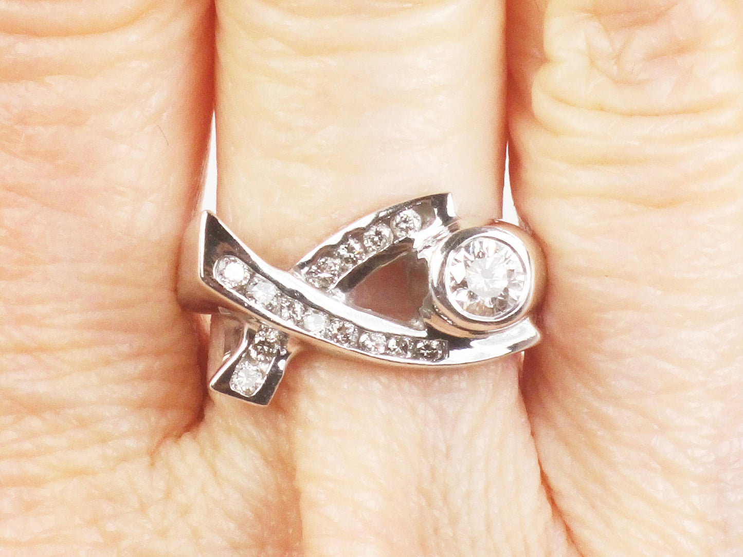 Vintage 14k White Gold Diamond XO Ring - Size 6