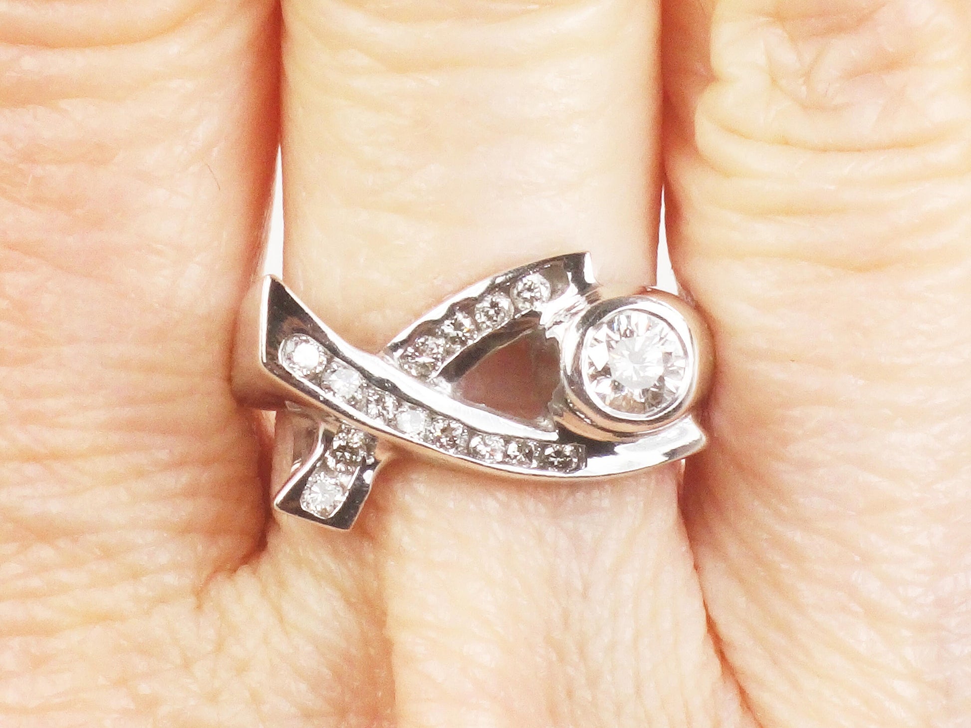 Vintage 14k White Gold Diamond XO Ring - Size 6