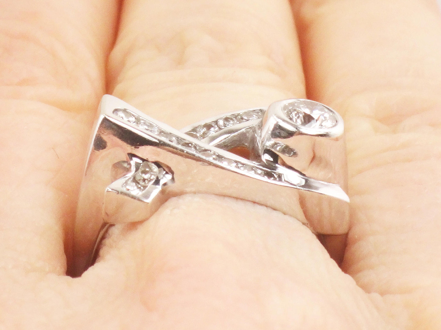 Vintage 14k White Gold Diamond XO Ring - Size 6