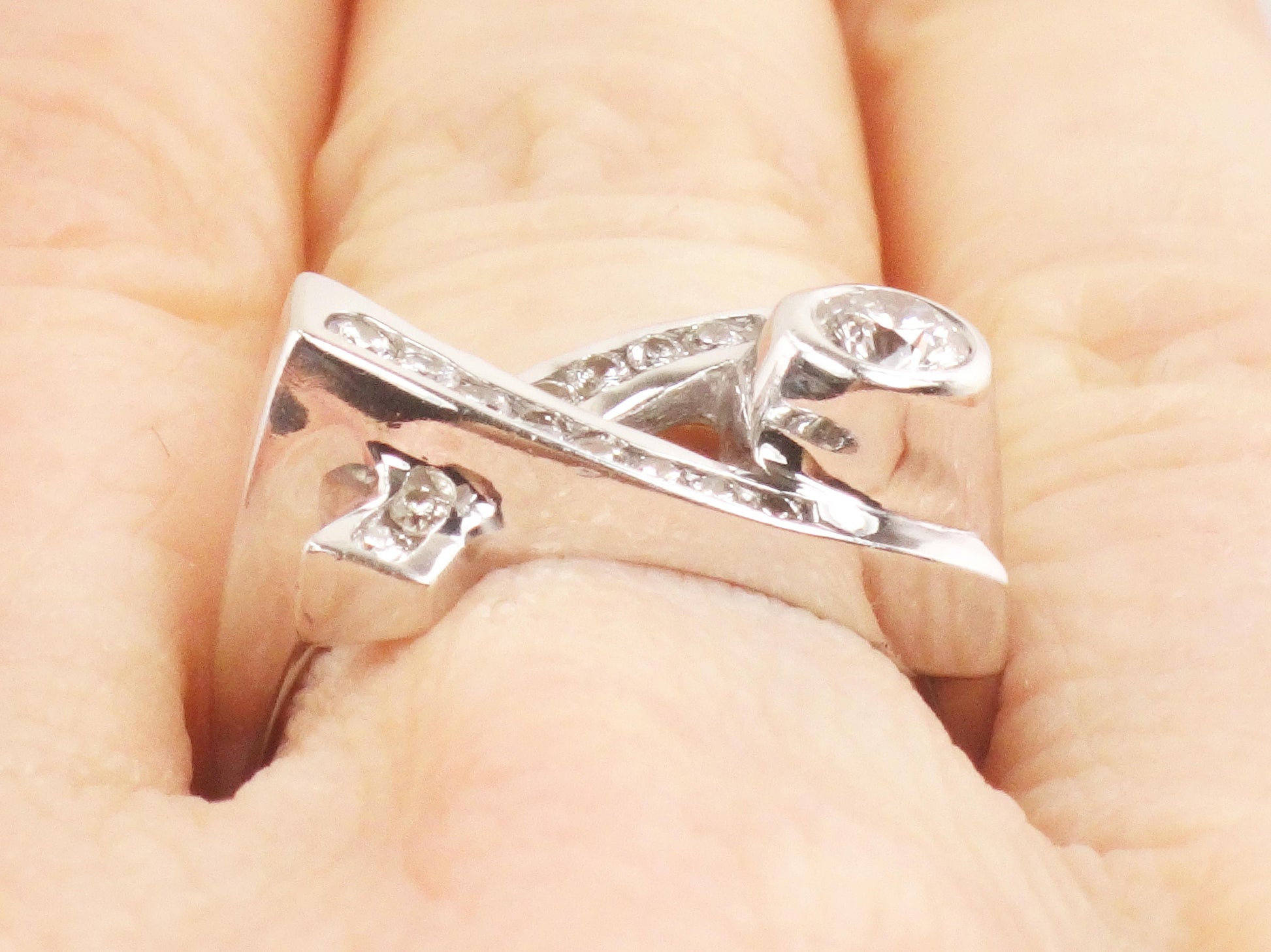 Vintage 14k White Gold Diamond XO Ring - Size 6