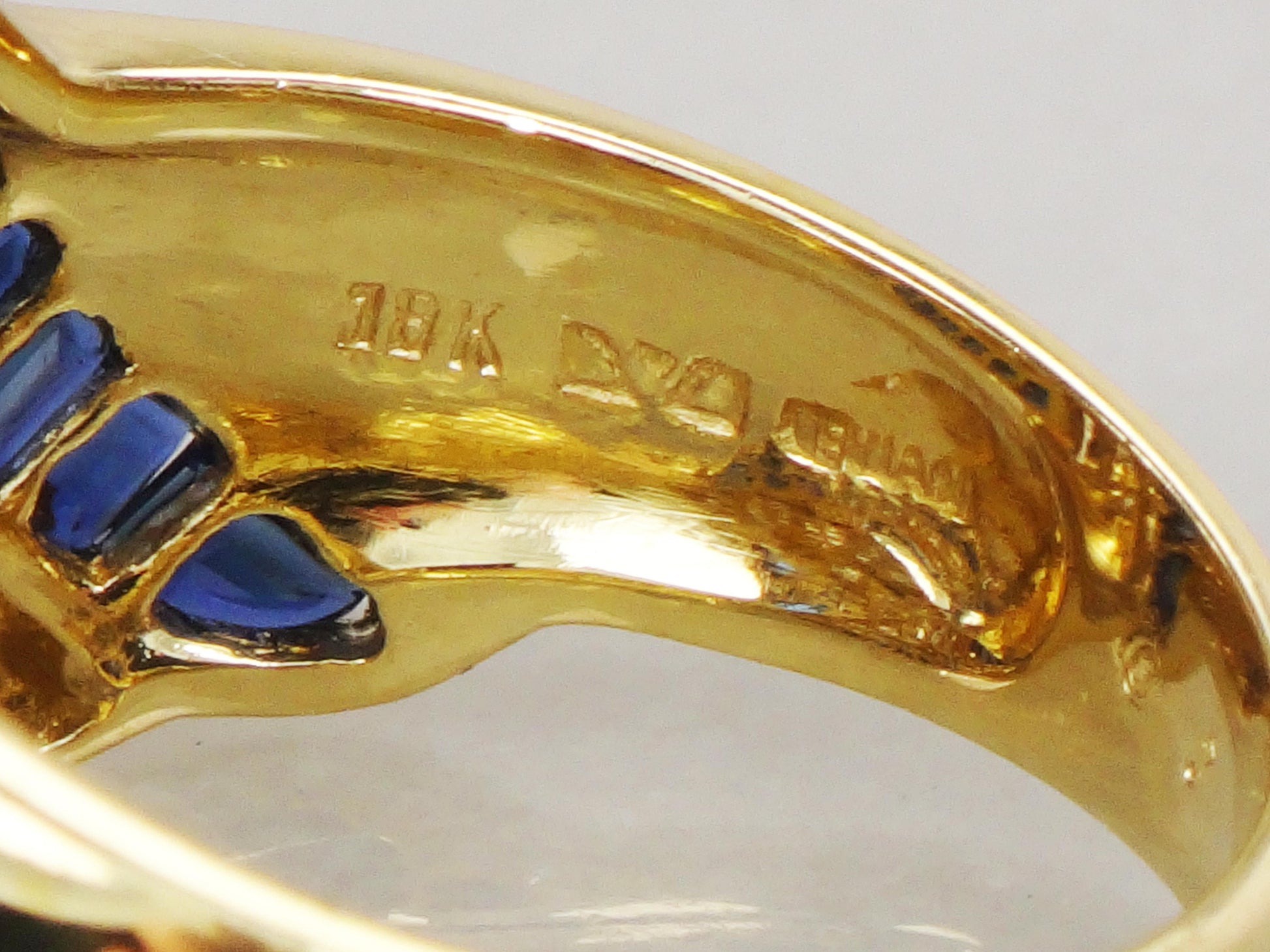 Vintage LeVian 18k Gold Sapphire Diamond Ring - Size 6.5