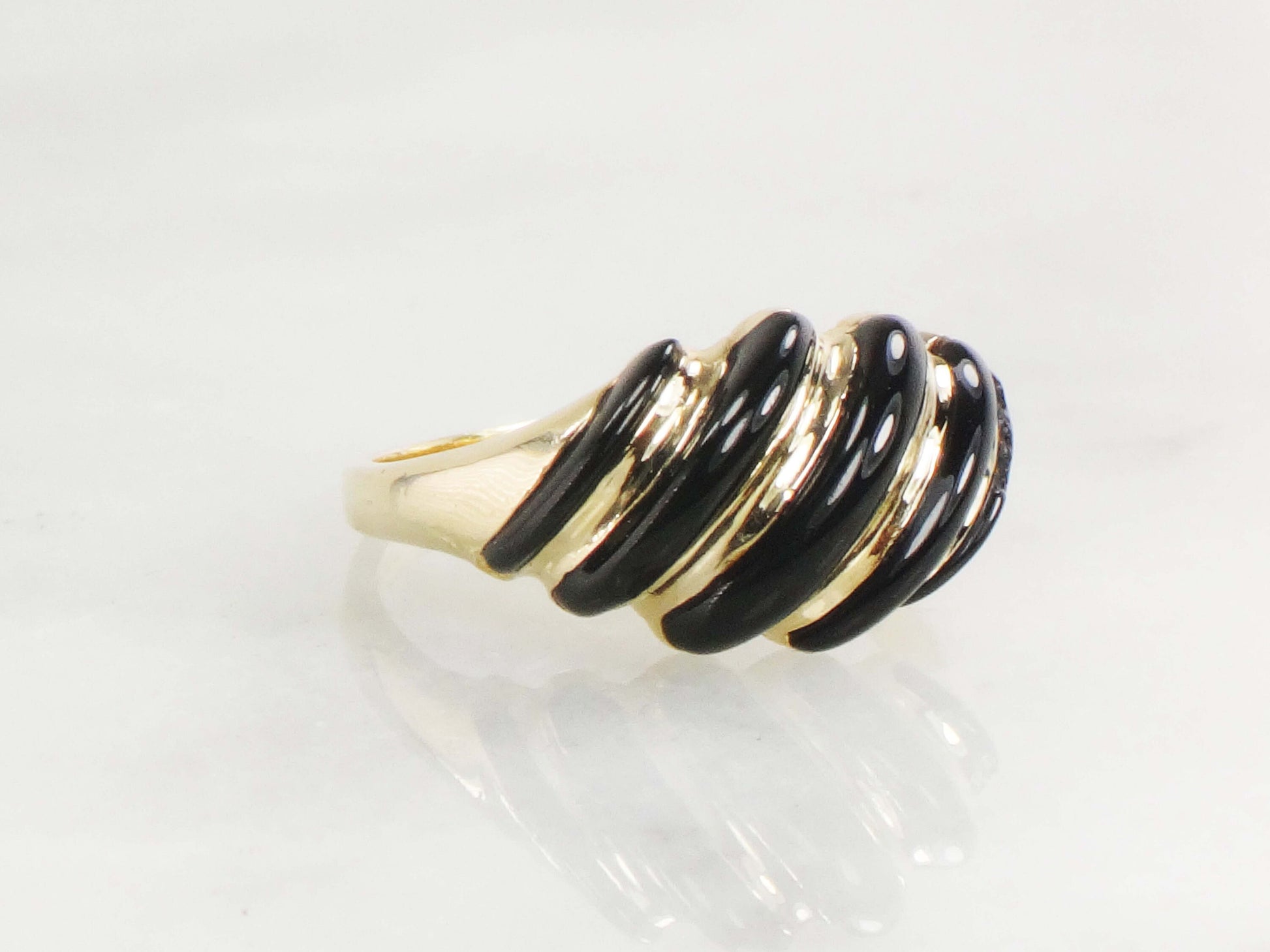 Vintage KBN Kabana 14k Yellow Gold Fluted Onyx Shrimp Ring Size 6