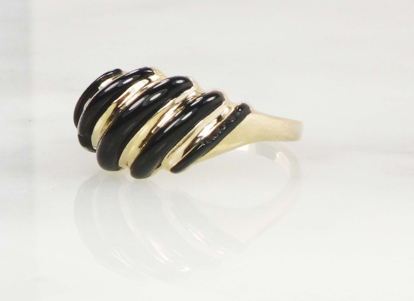 Vintage KBN Kabana 14k Yellow Gold Fluted Onyx Shrimp Ring Size 6