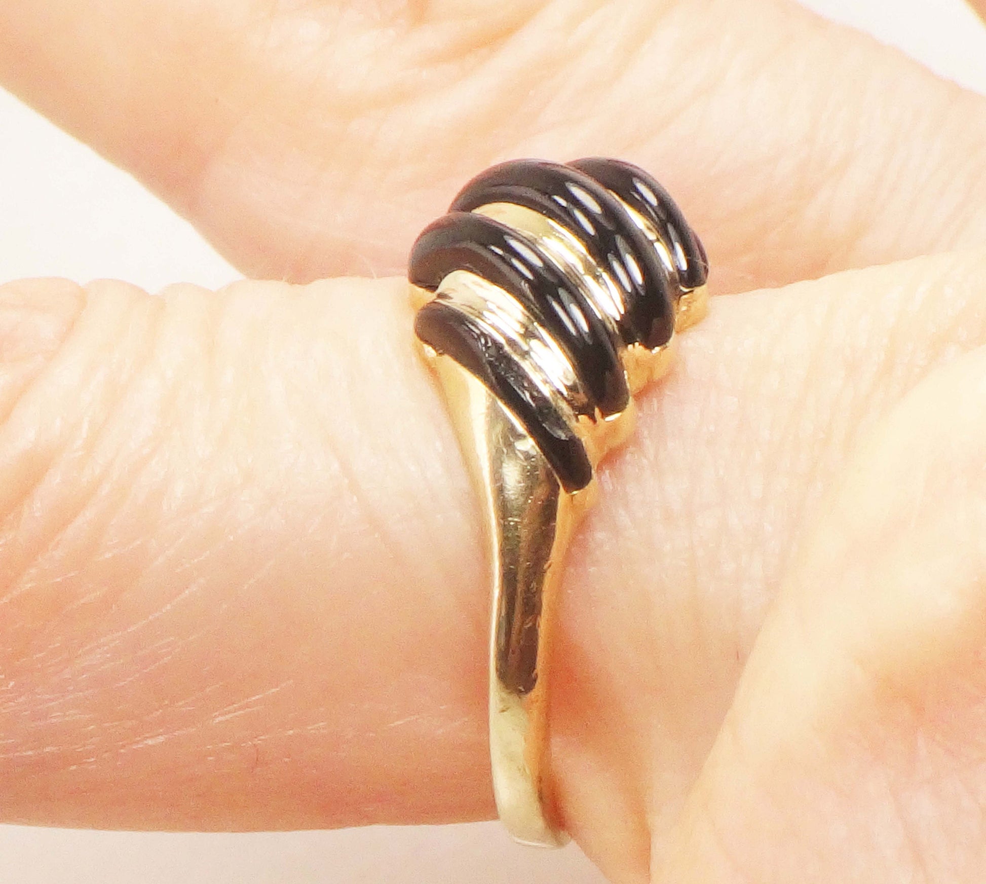 Vintage KBN Kabana 14k Yellow Gold Fluted Onyx Shrimp Ring Size 6