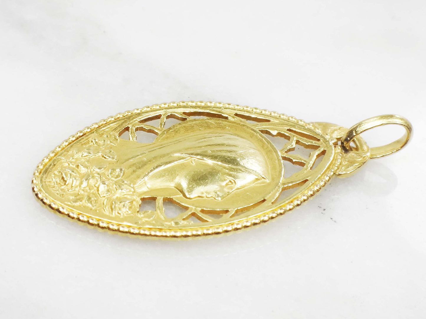 Vintage 18k Yellow Gold Virgin Mary Medal: Religious Charm, Circa 1930s