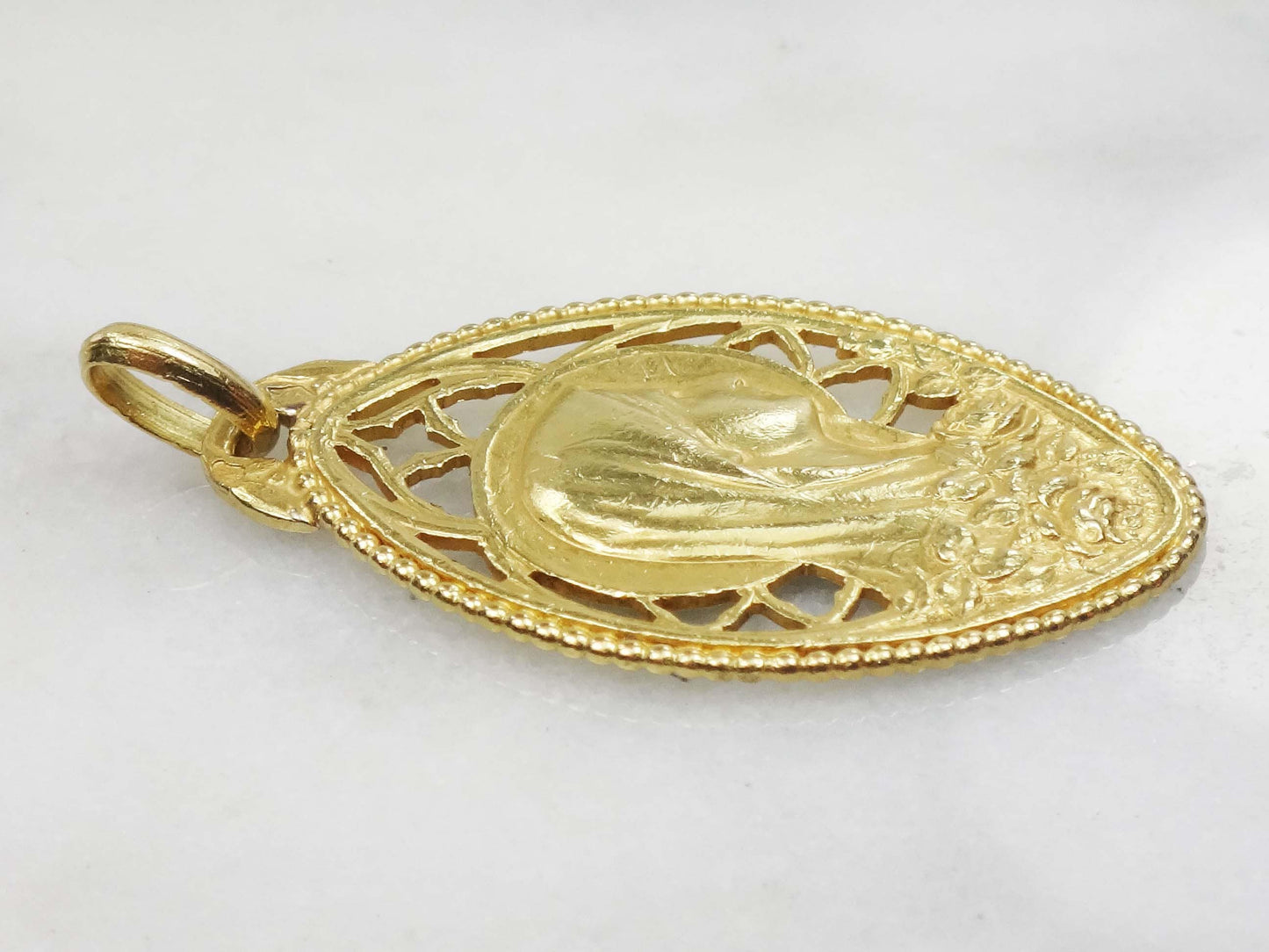 Vintage 18k Yellow Gold Virgin Mary Medal: Religious Charm, Circa 1930s