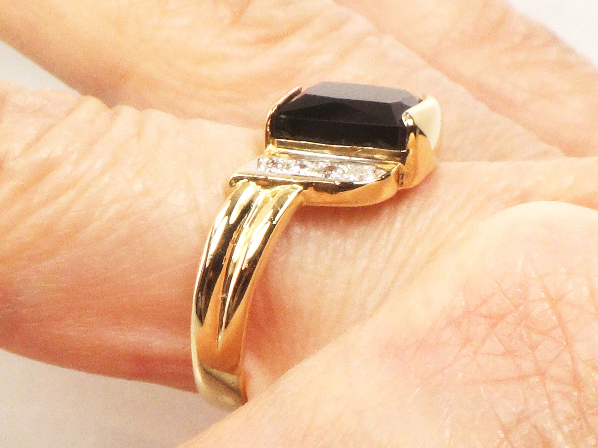 Vintage 14k Yellow Gold Black Onyx Diamond Ring - Size 6.5