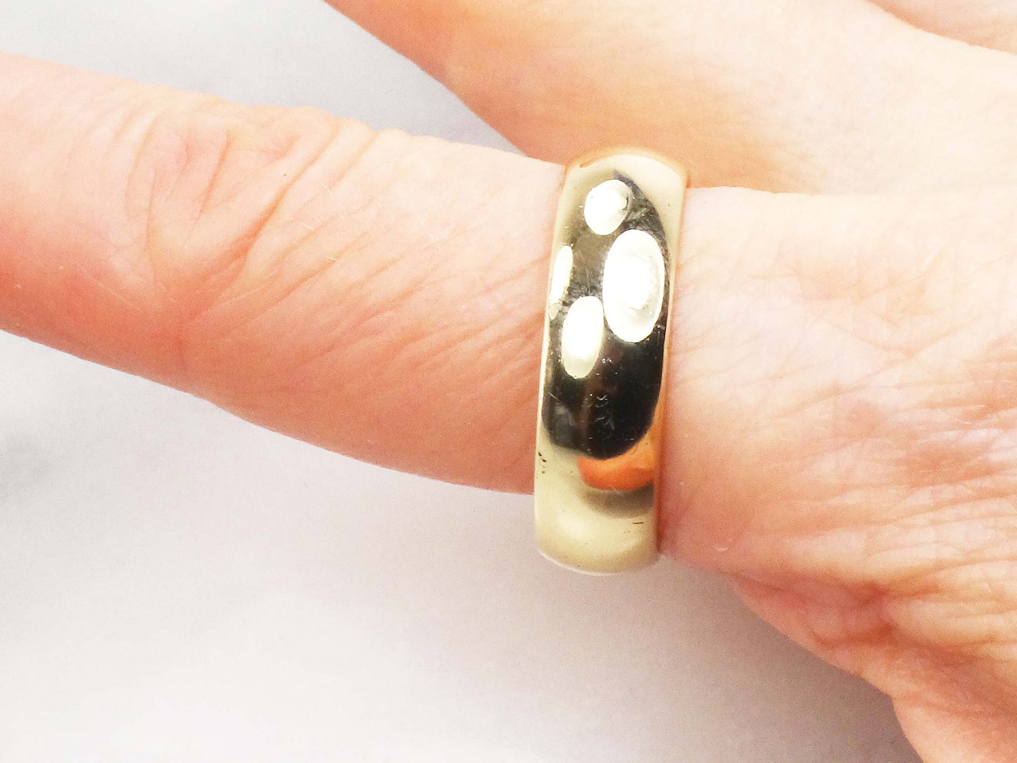 Solid 14k Yellow Gold Wedding Band - Vintage 7 mm Wide Plain Wedding Ring with Comfort Fit - Size 10.5 - Men's Unisex