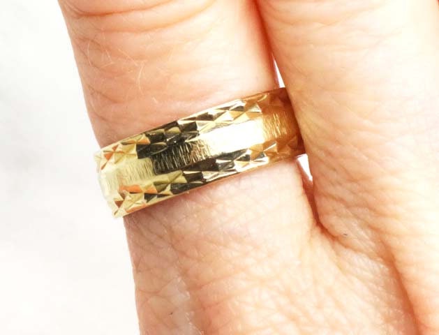 Vintage 14k Yellow Gold ArtCarved Wood Wedding Band 6.5 MM Size 7.25