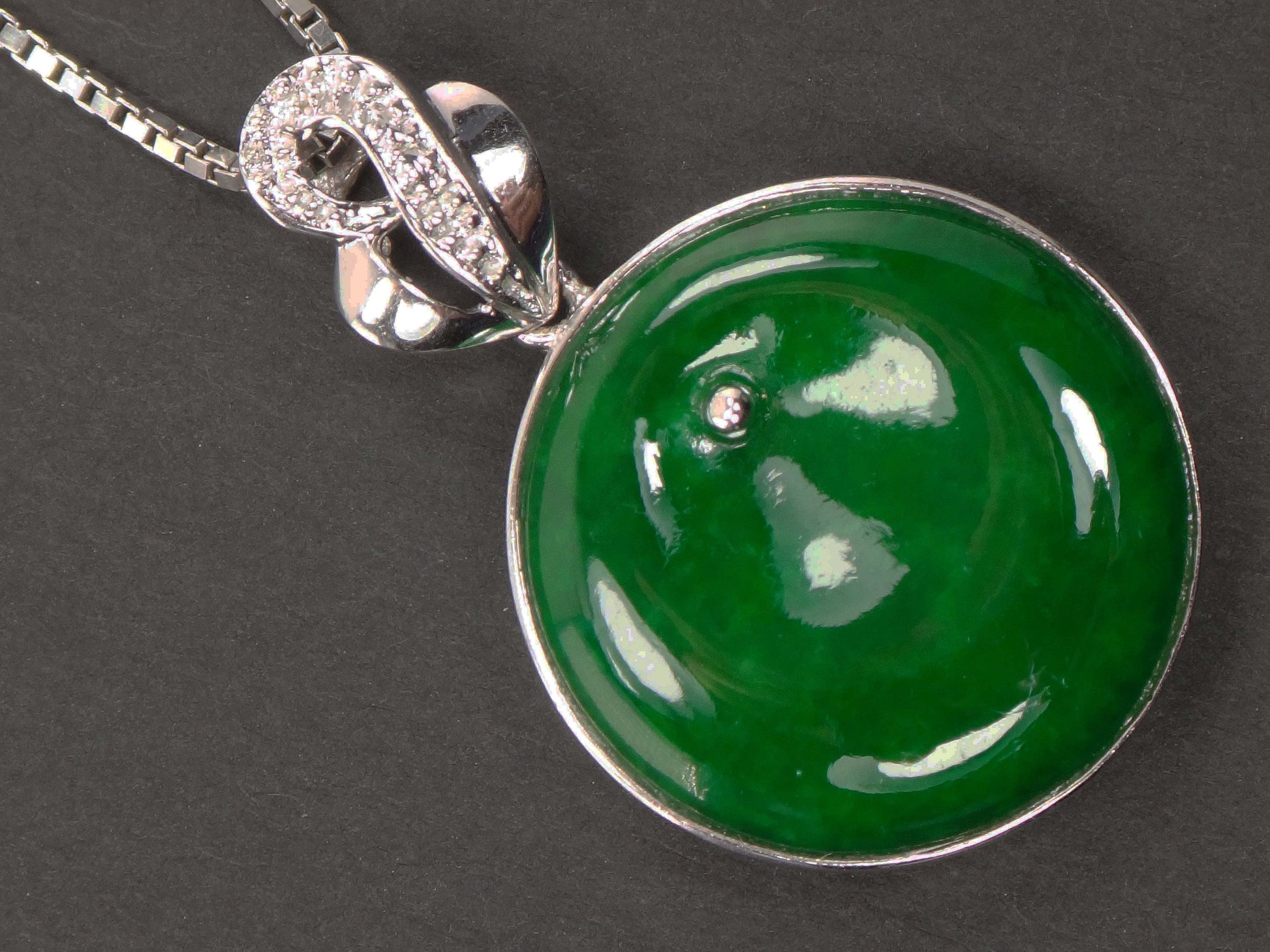 Vintage 18k White Gold Green Jadeite Disc Necklace - 17"