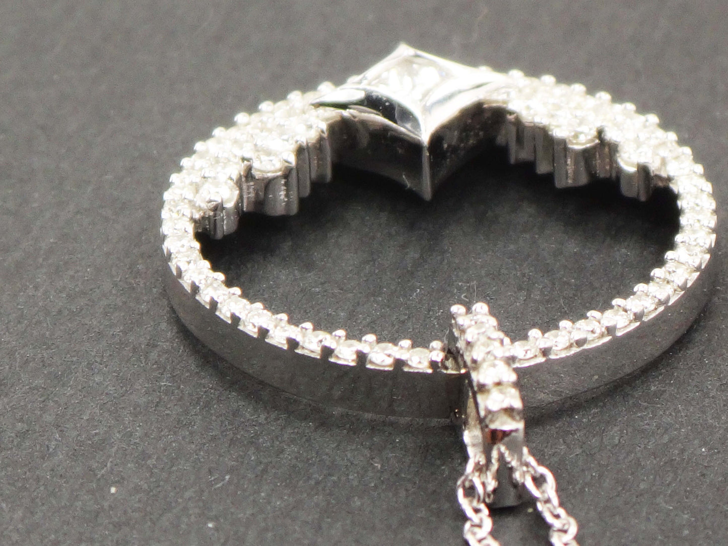 Vintage 14k White Gold Diamond Star Circle Pendant Necklace: 1 CT TDW