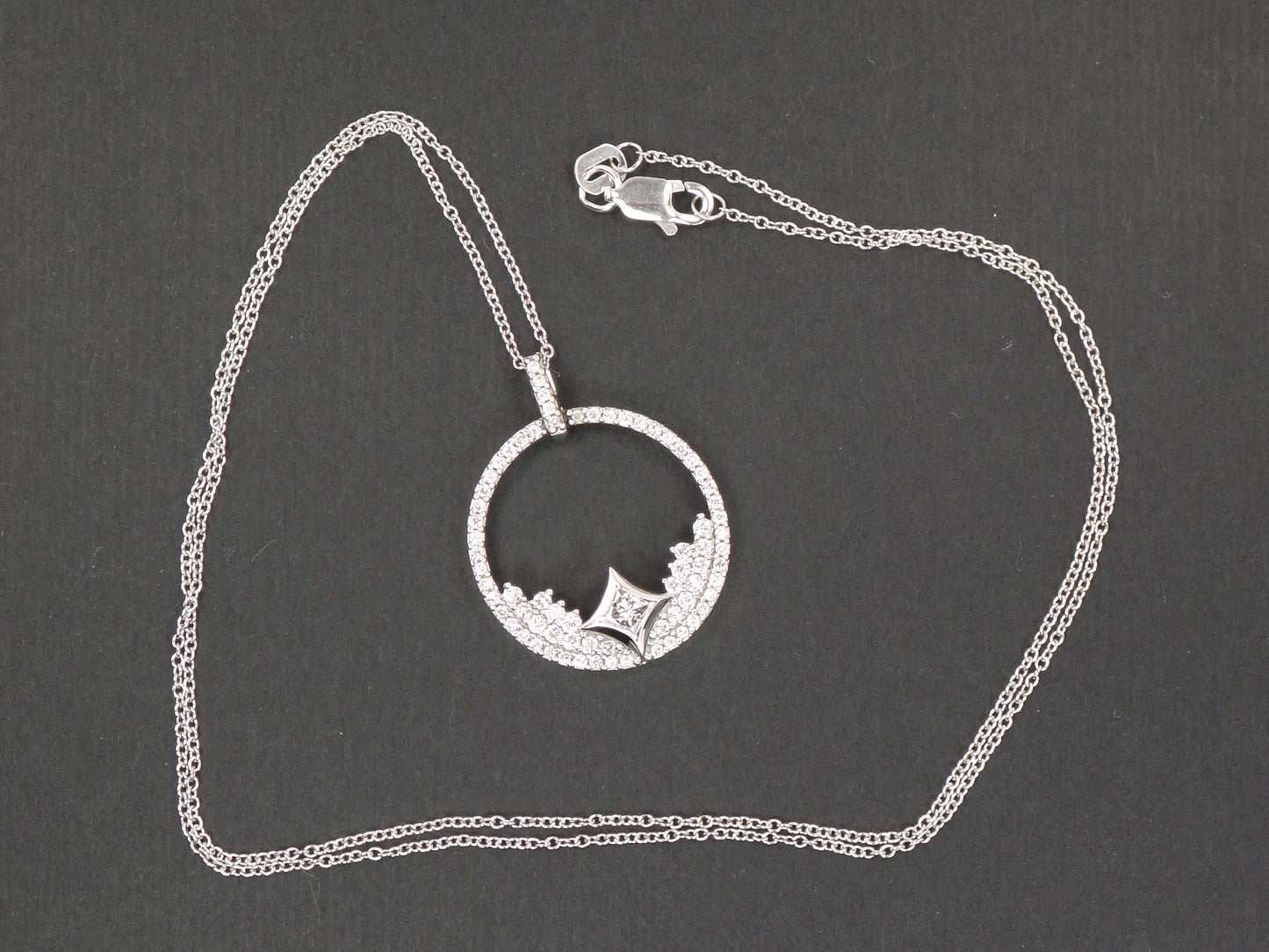 Vintage 14k White Gold Diamond Star Circle Pendant Necklace: 1 CT TDW